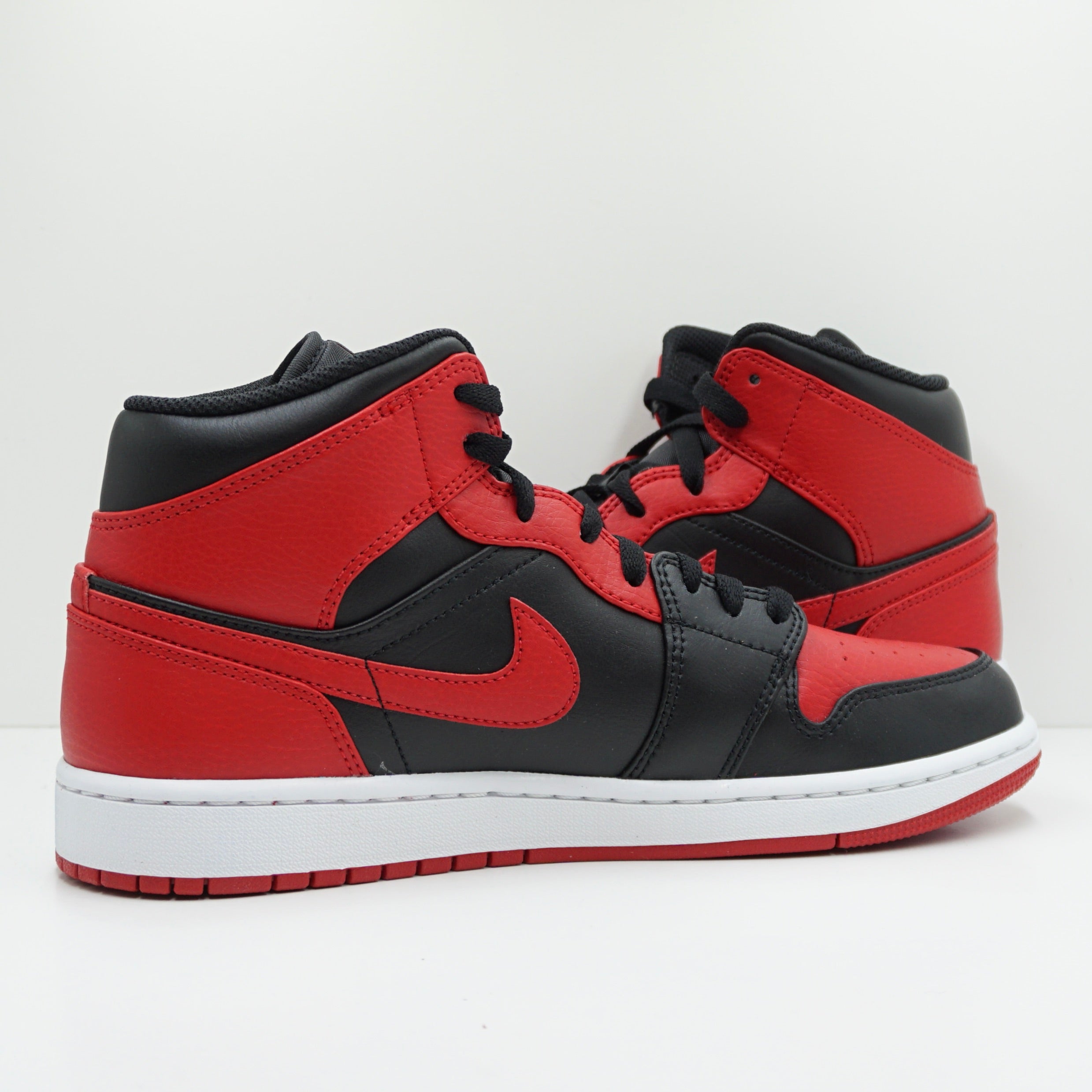 Jordan 1 Mid Bred Banned (2020)