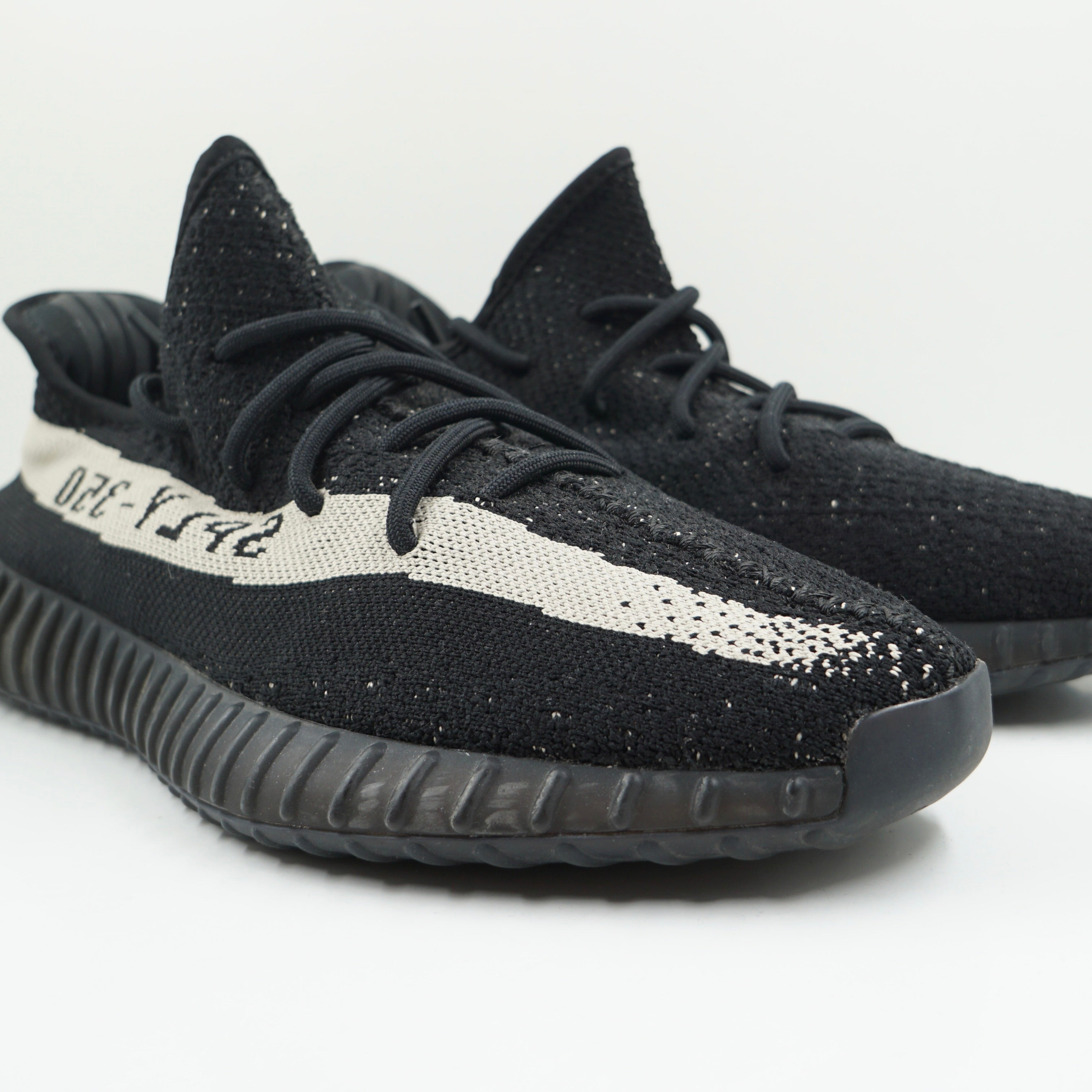 Adidas Yeezy Boost 350 V2 Core Black White (2016/2022)