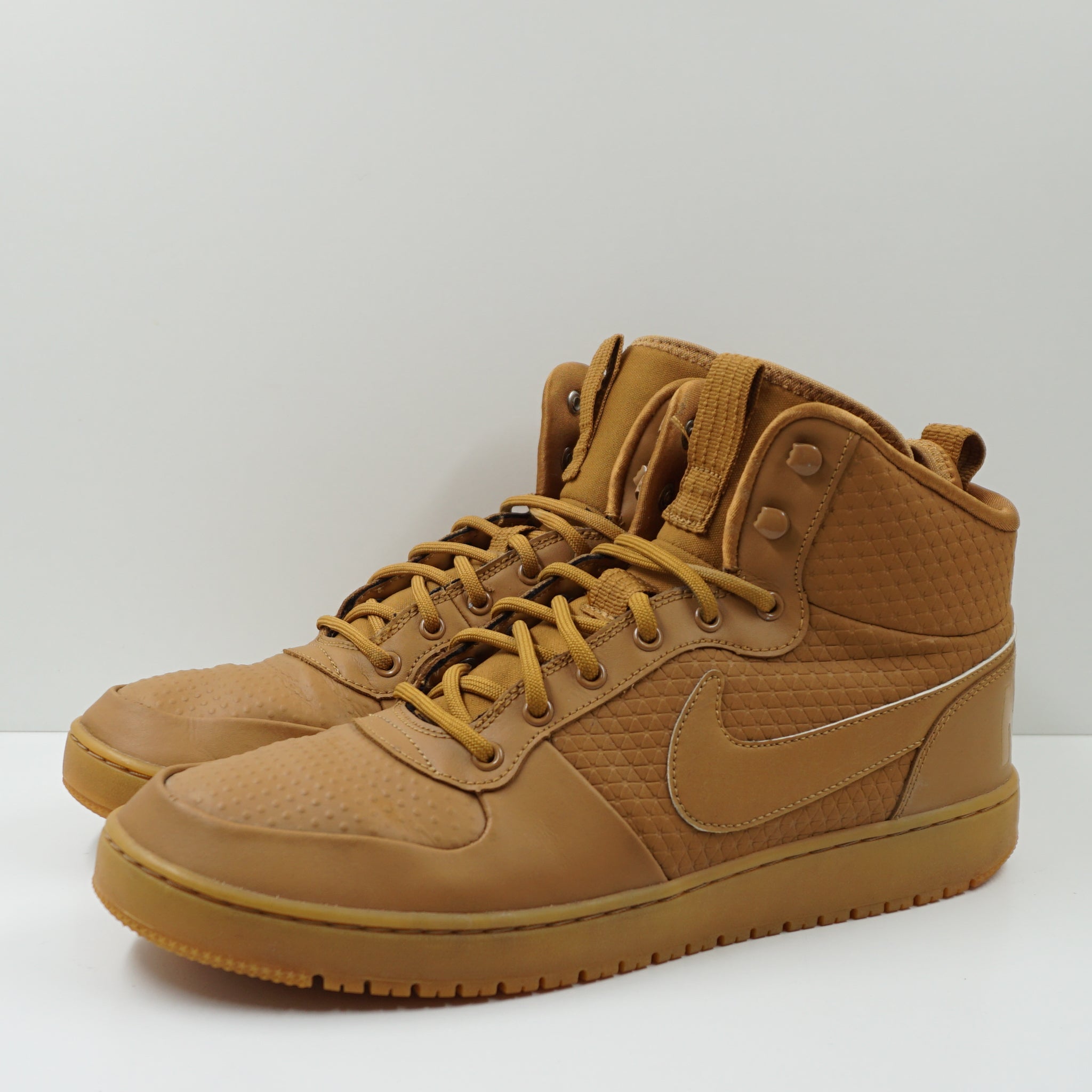 Nike Court Borough Mid Winter Wheat