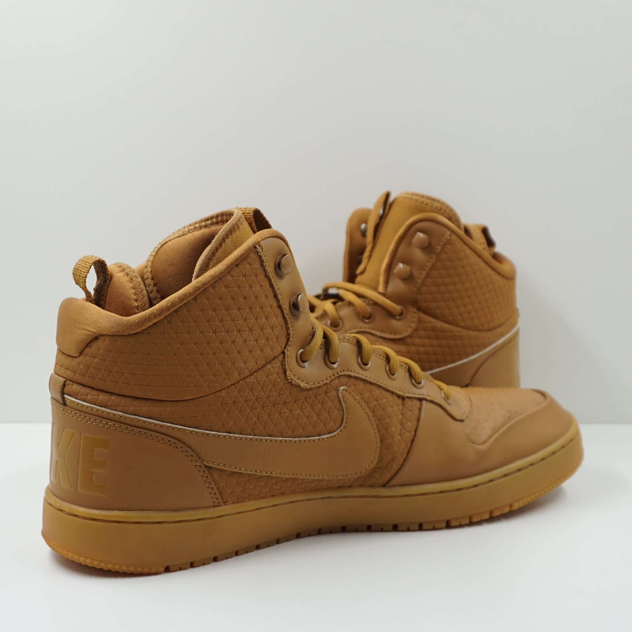 Nike Court Borough Mid Winter Wheat