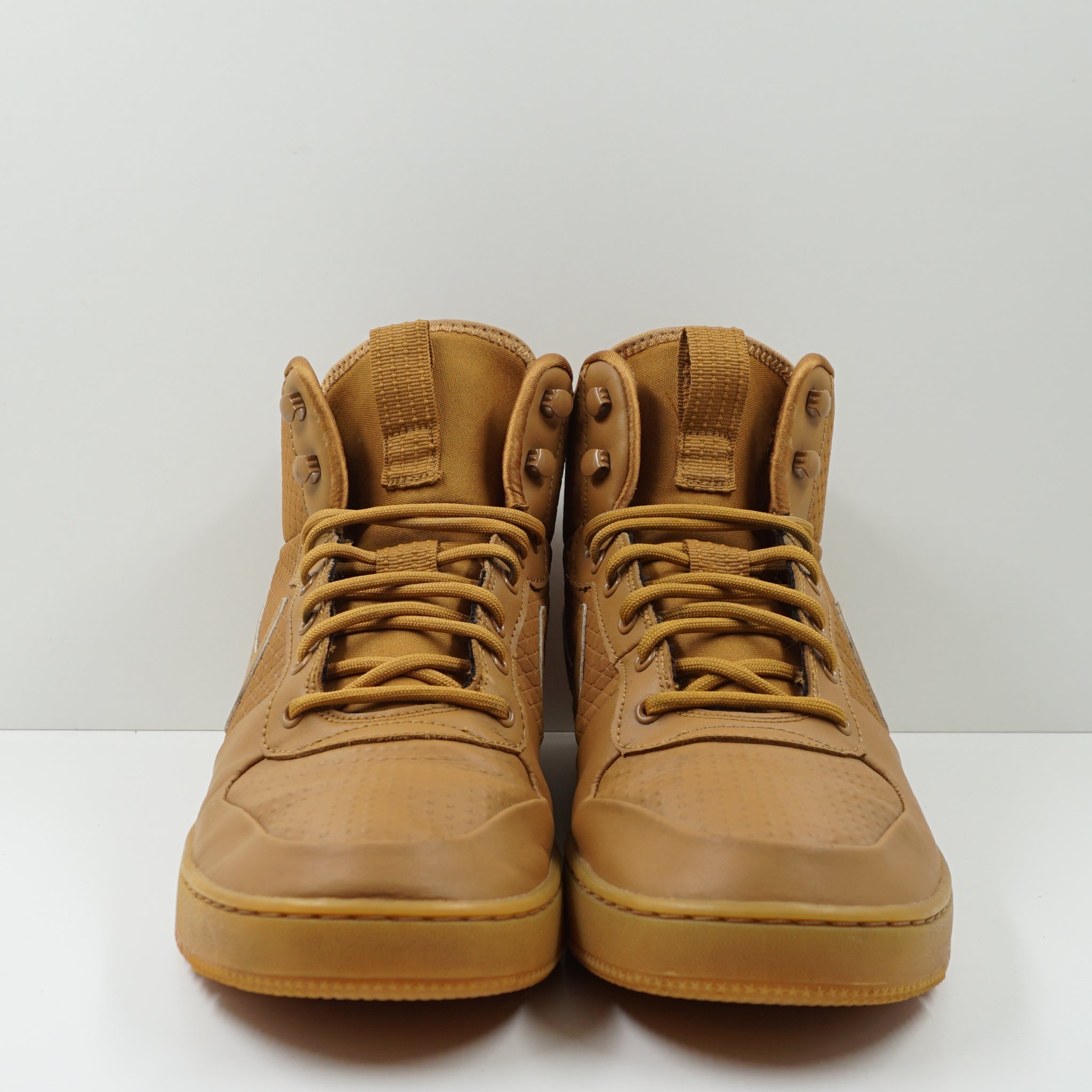 Nike Court Borough Mid Winter Wheat