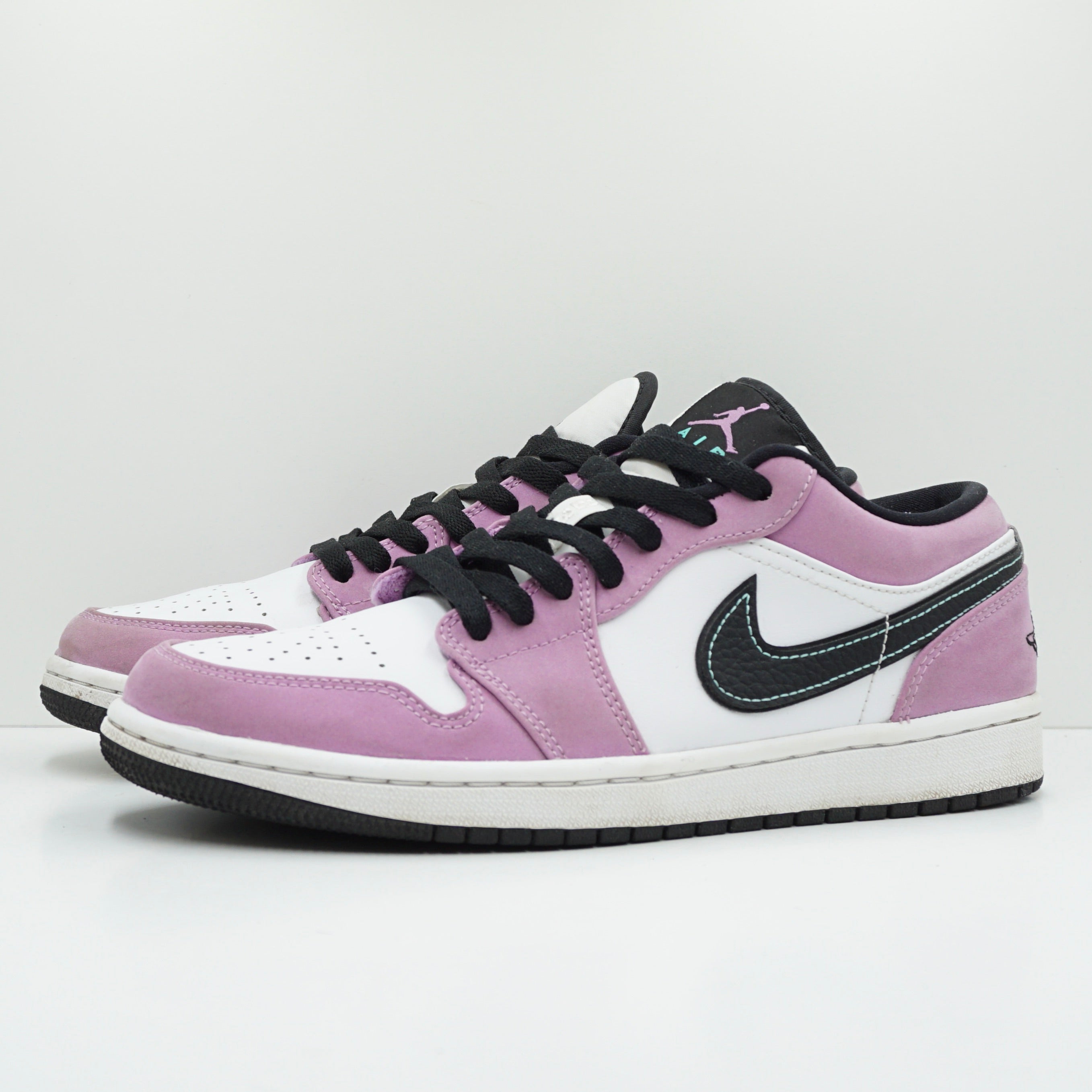 Jordan 1 Low SE Violet Shock White Black