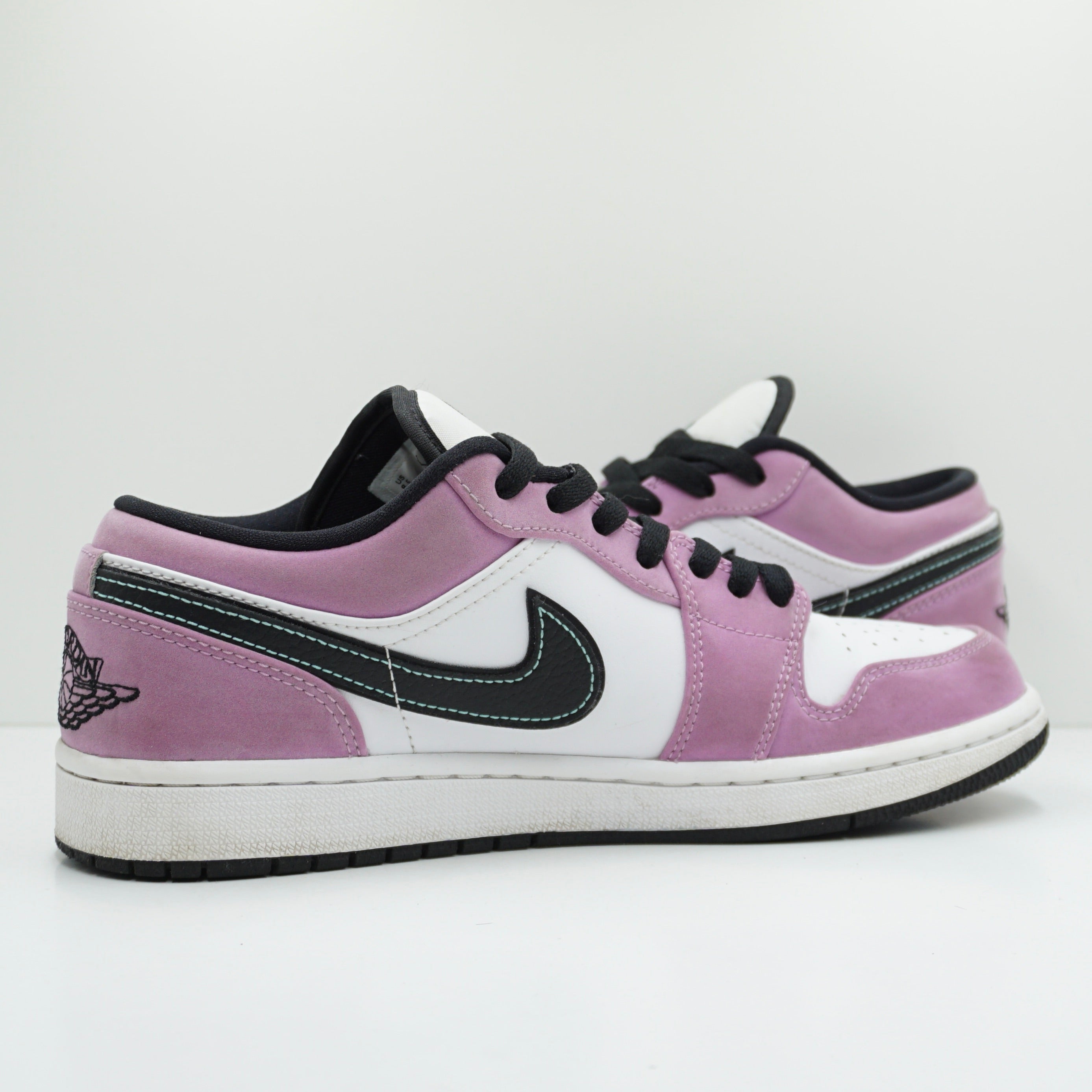 Jordan 1 Low SE Violet Shock White Black