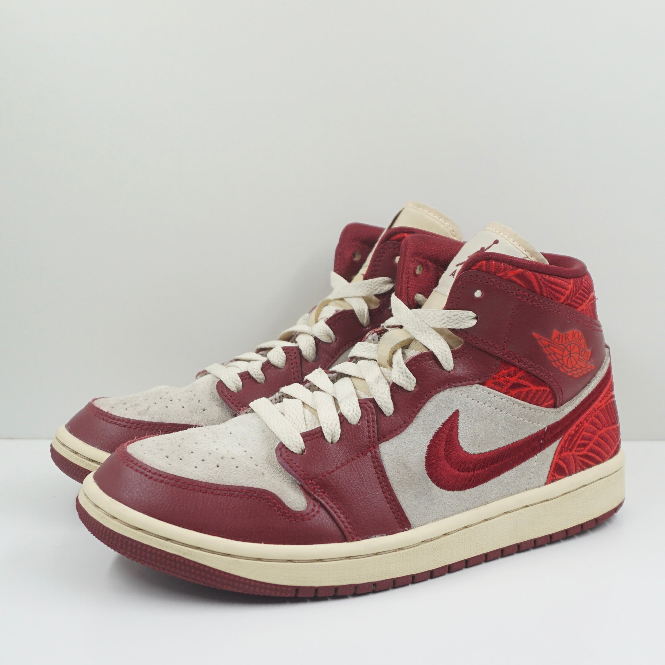 Jordan 1 Mid SE Tiki Leaf Team Red (W)