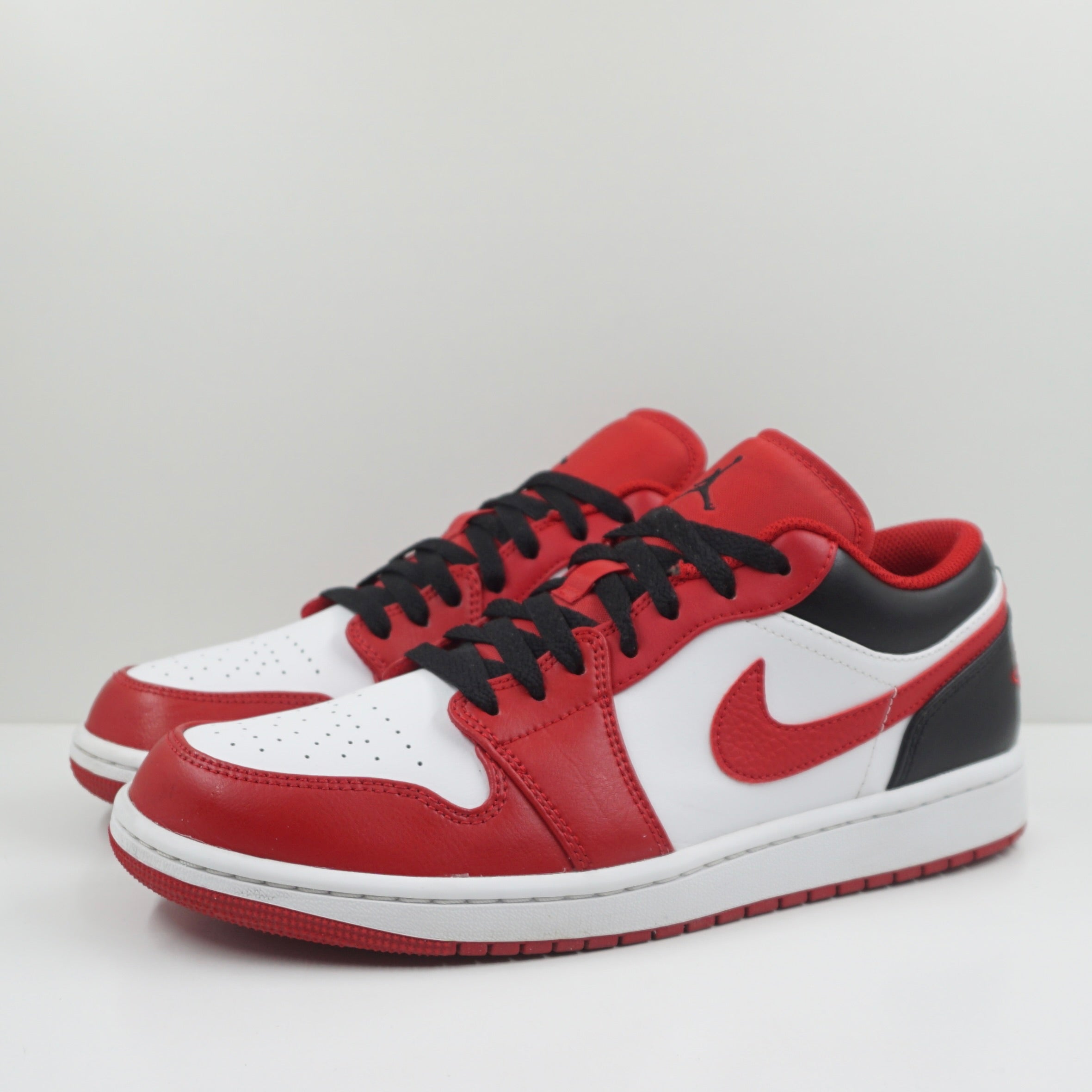 Jordan 1 Low Bulls