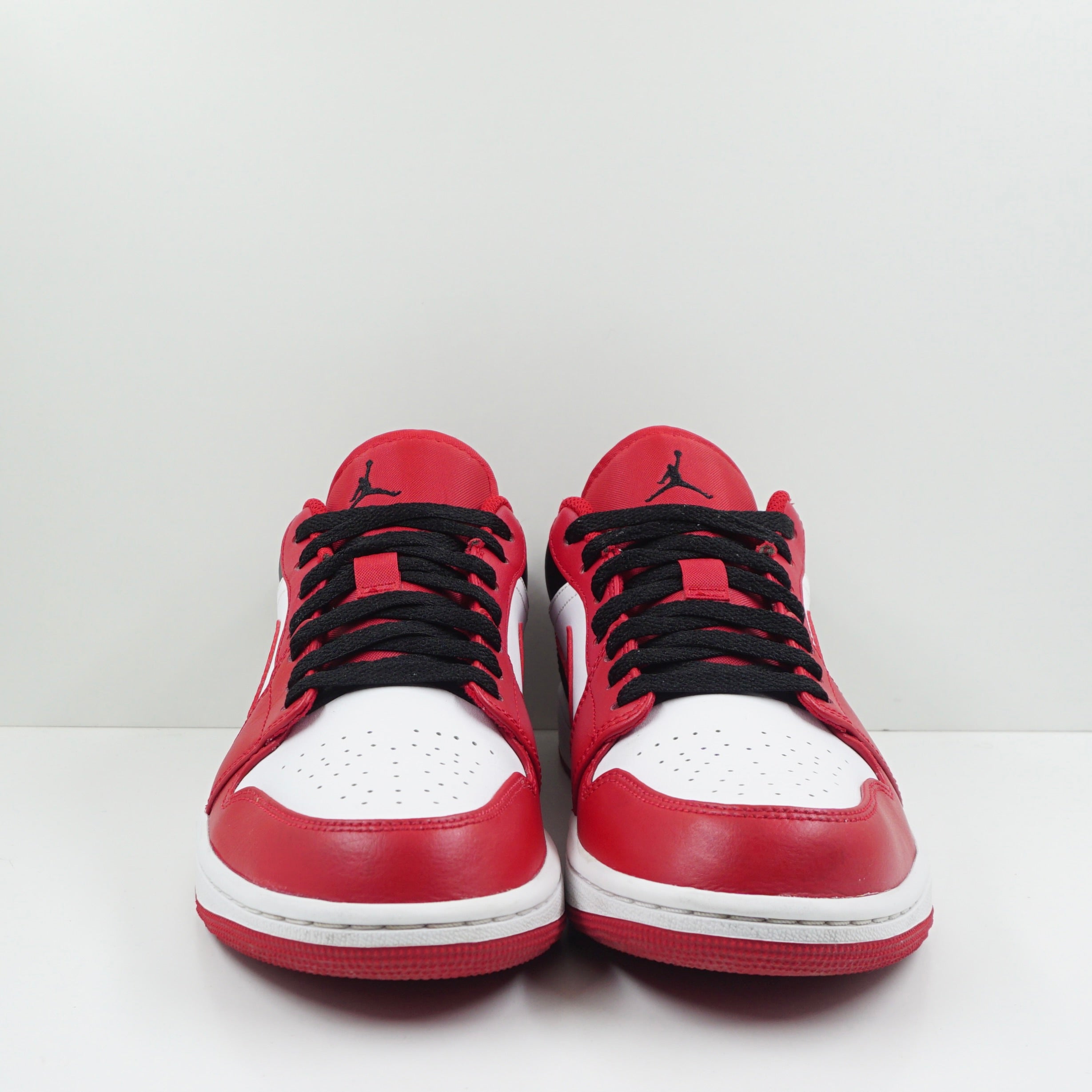 Jordan 1 Low Bulls