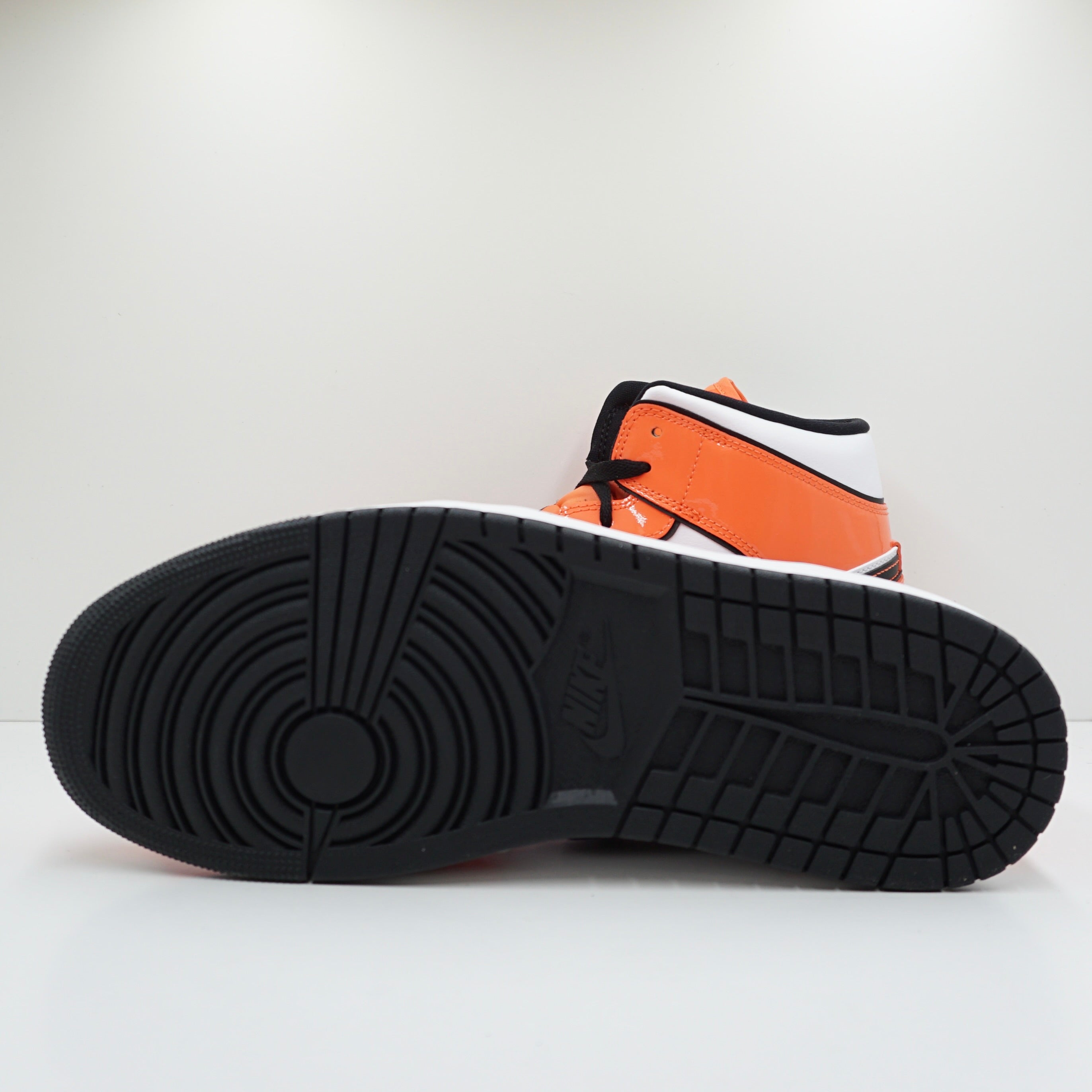 Jordan 1 Mid SE Turf Orange