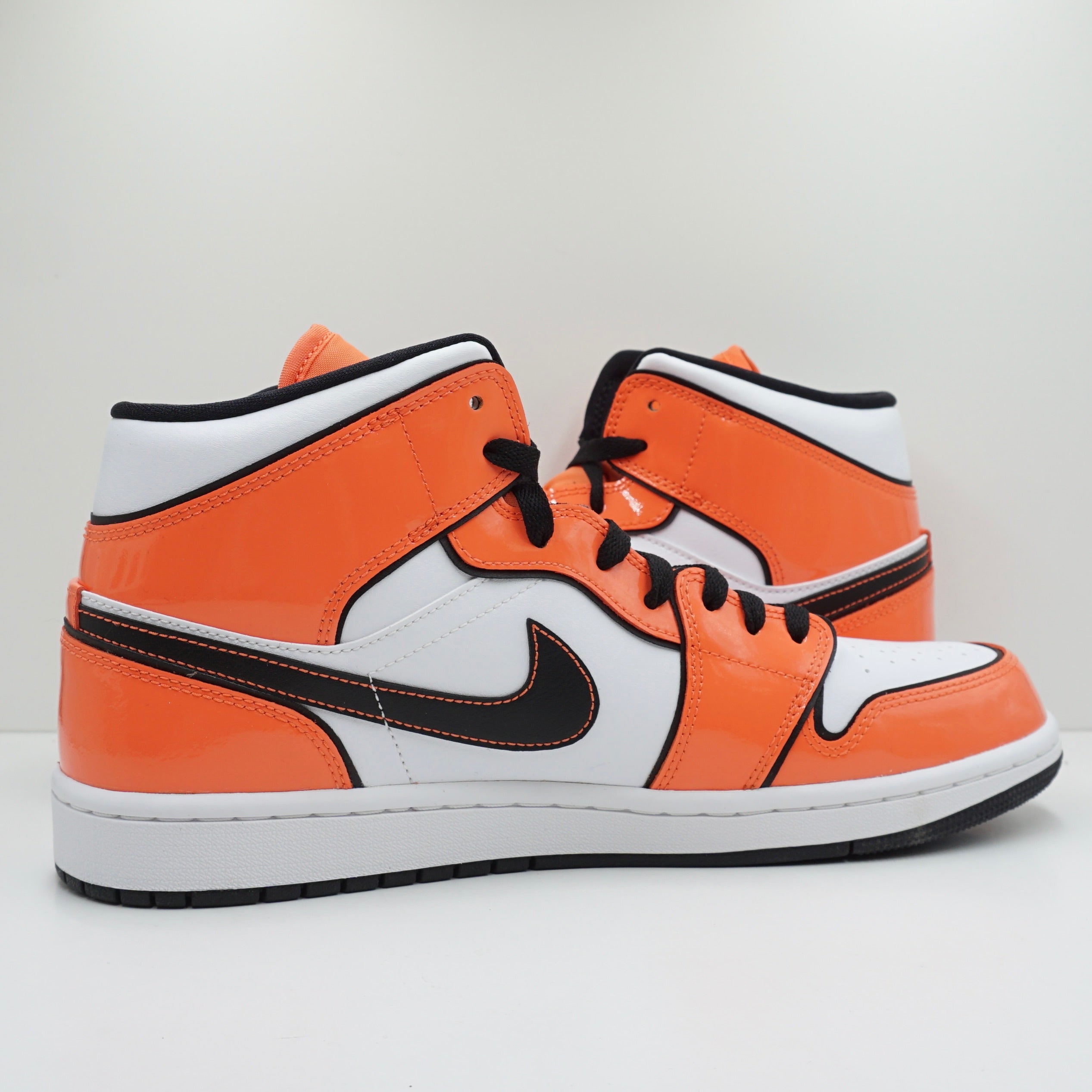 Jordan 1 Mid SE Turf Orange