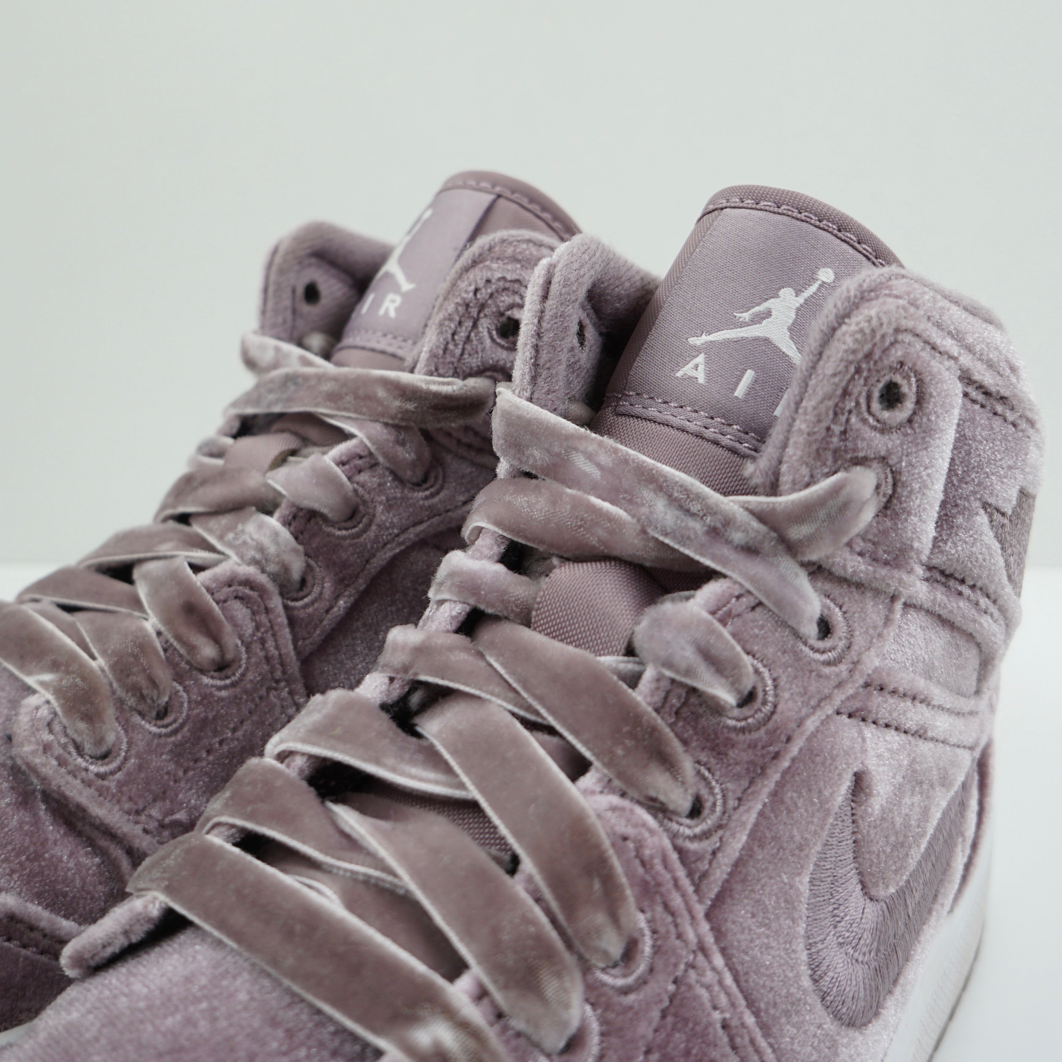 Jordan 1 Mid SE Purple Velvet (W)