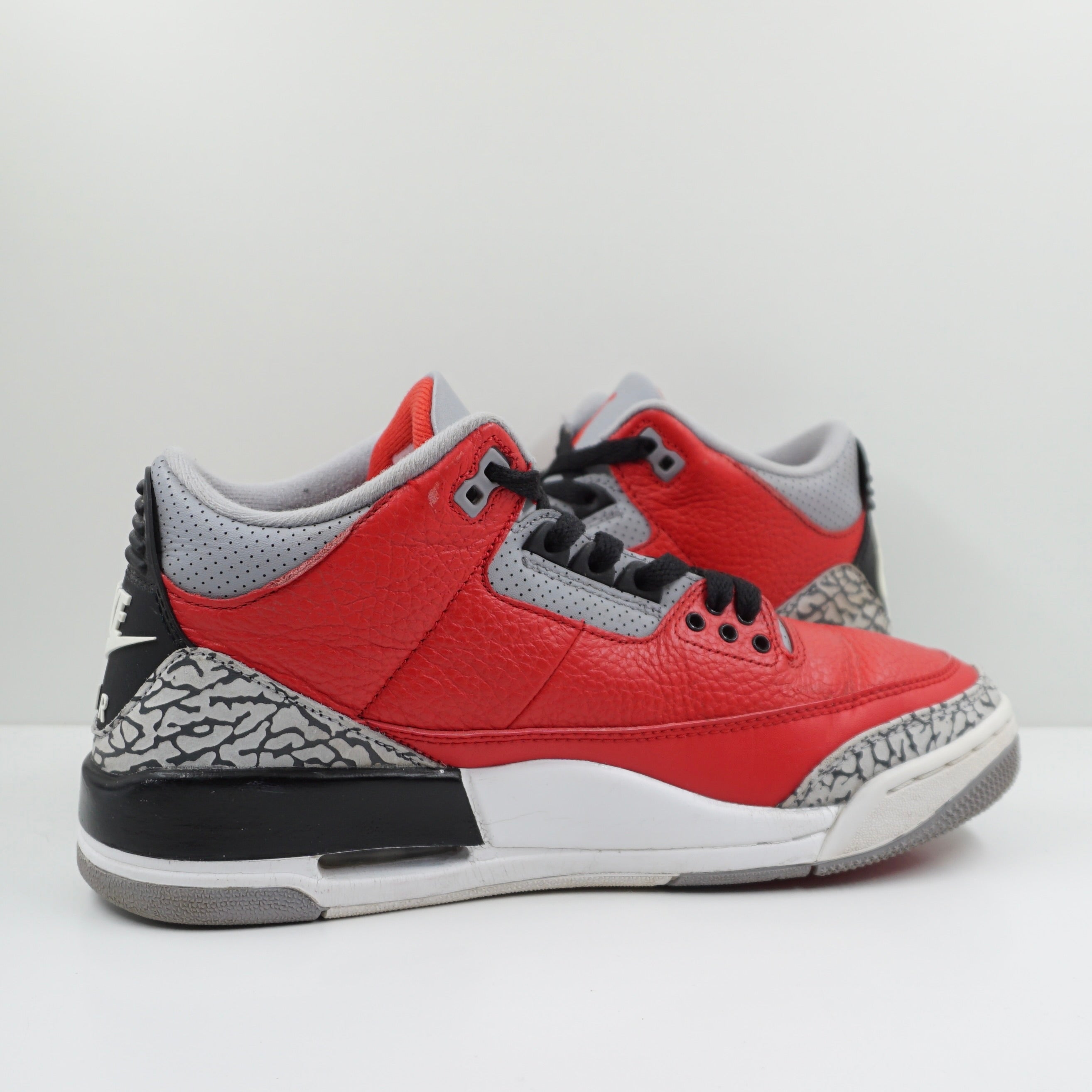 Jordan 3 Retro SE Unite