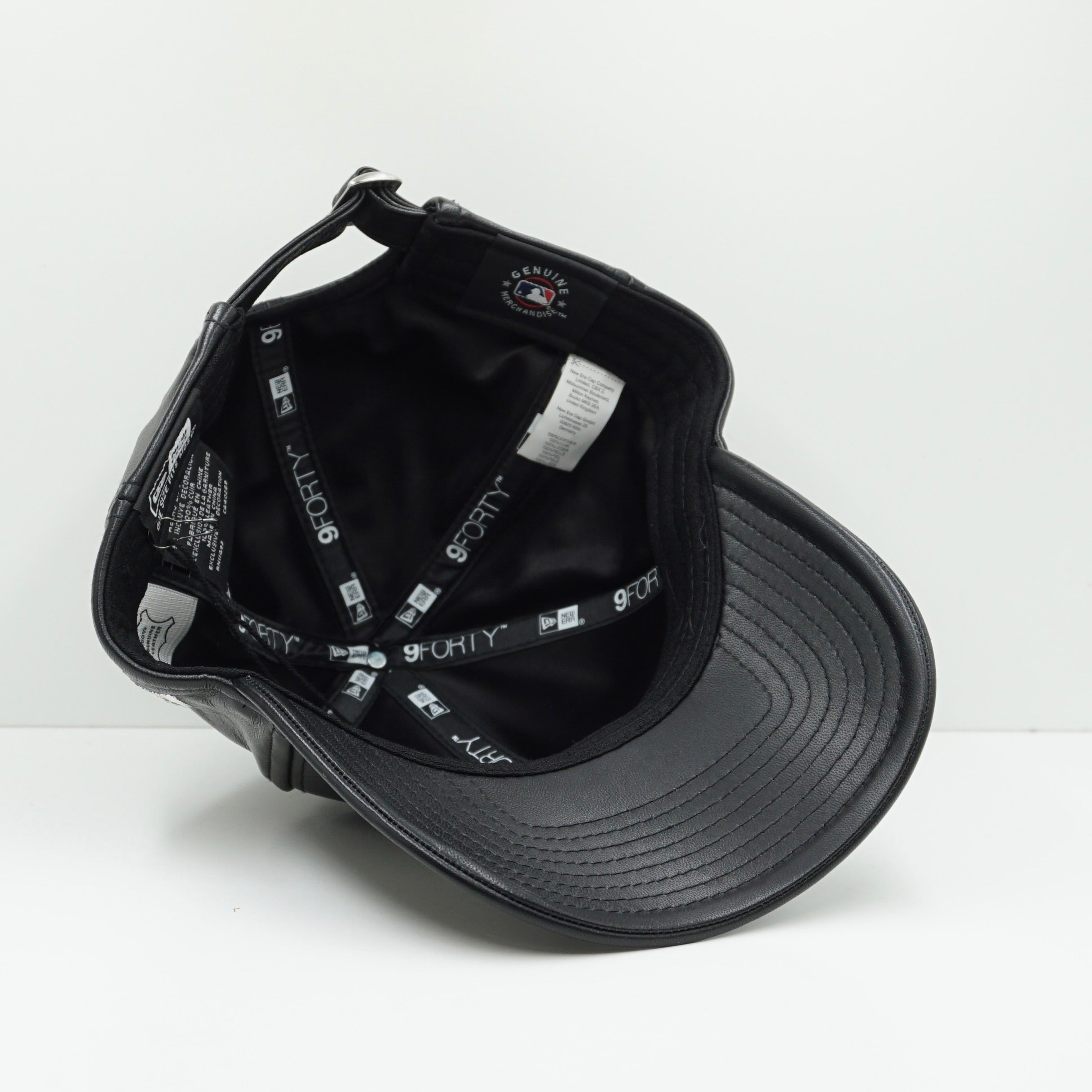 New Era New York Yankees Sail Logo Black Leather M-Crown Adjustable Cap