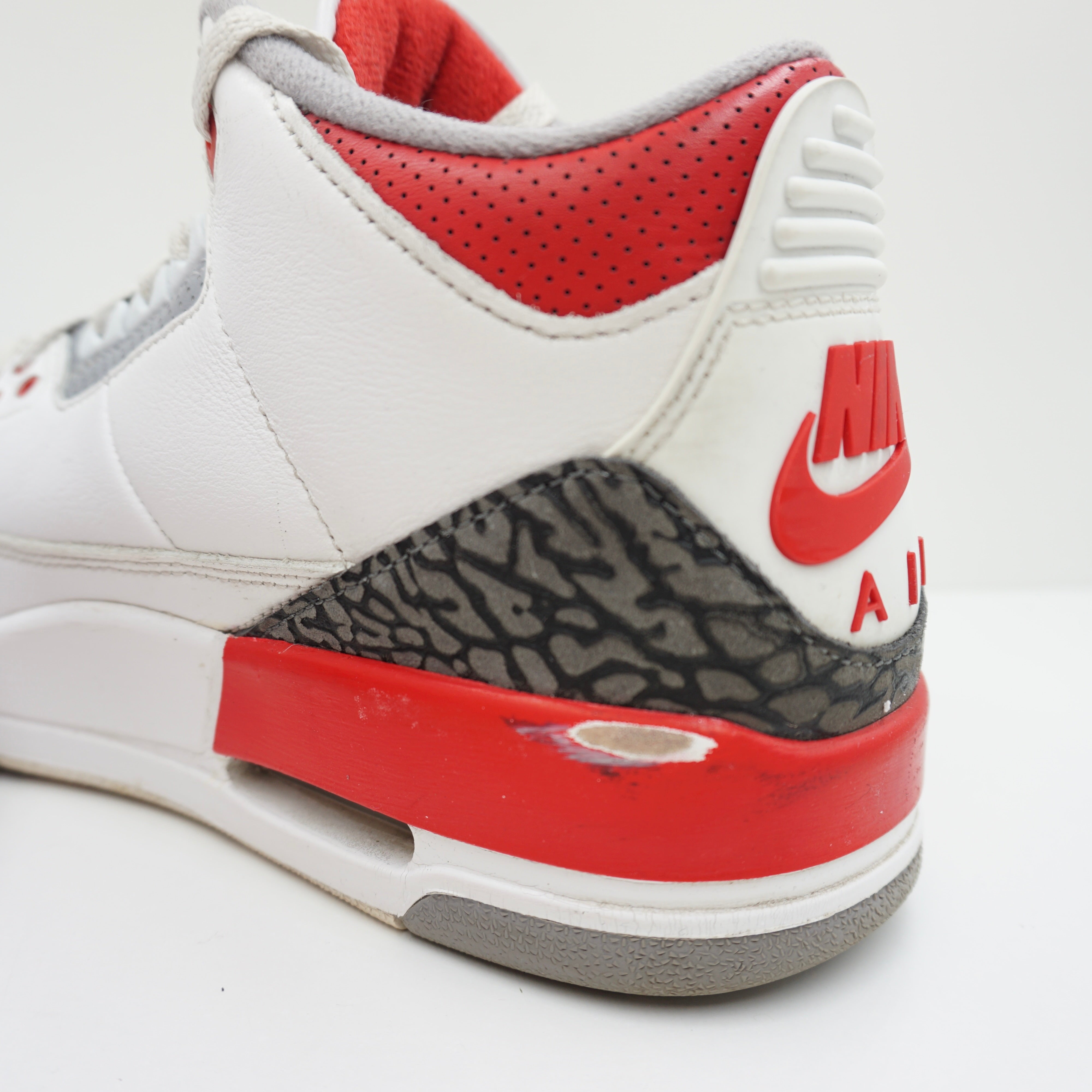 Jordan 3 Retro Fire Red (2022)