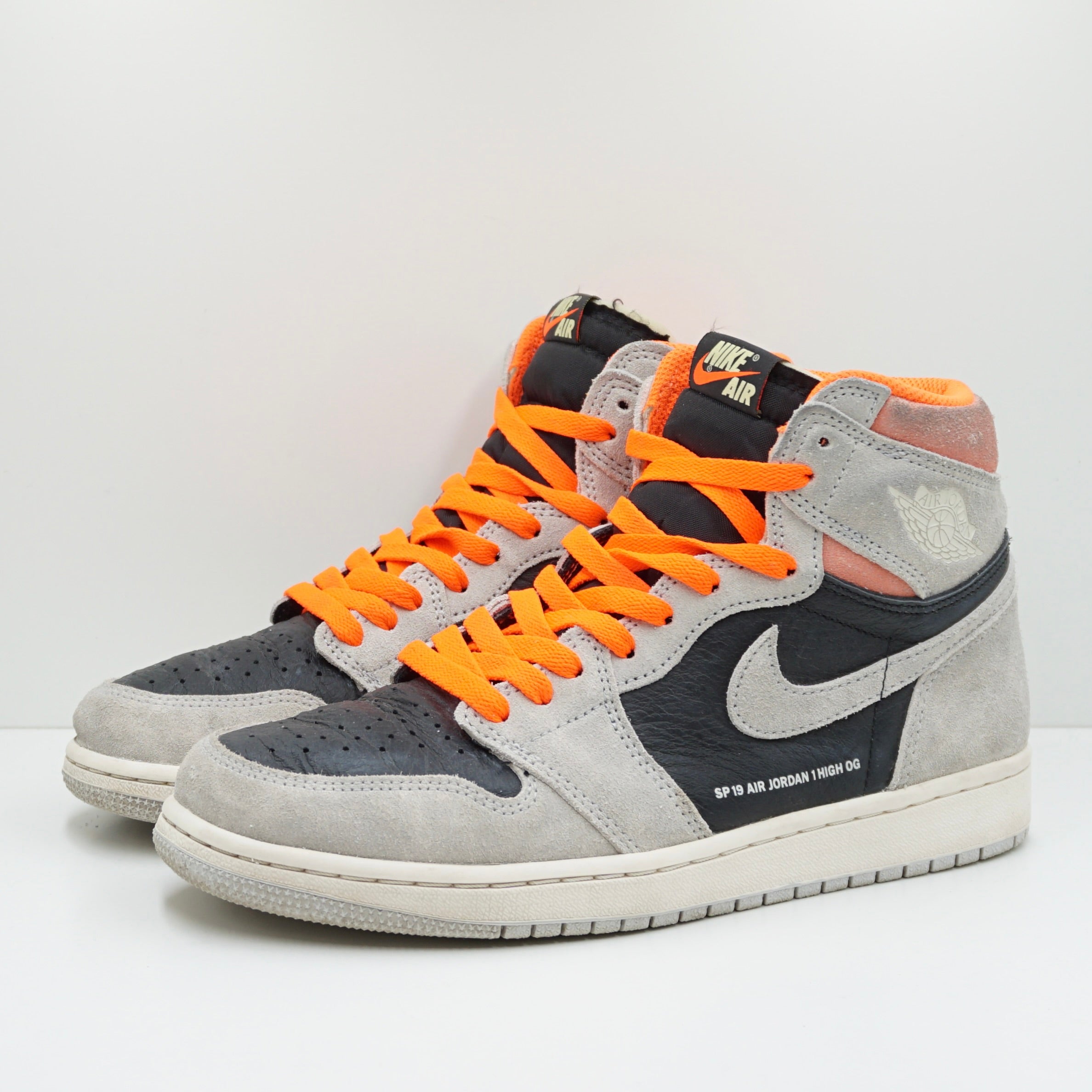 Jordan 1 Retro High Neutral Grey Hyper Crimson