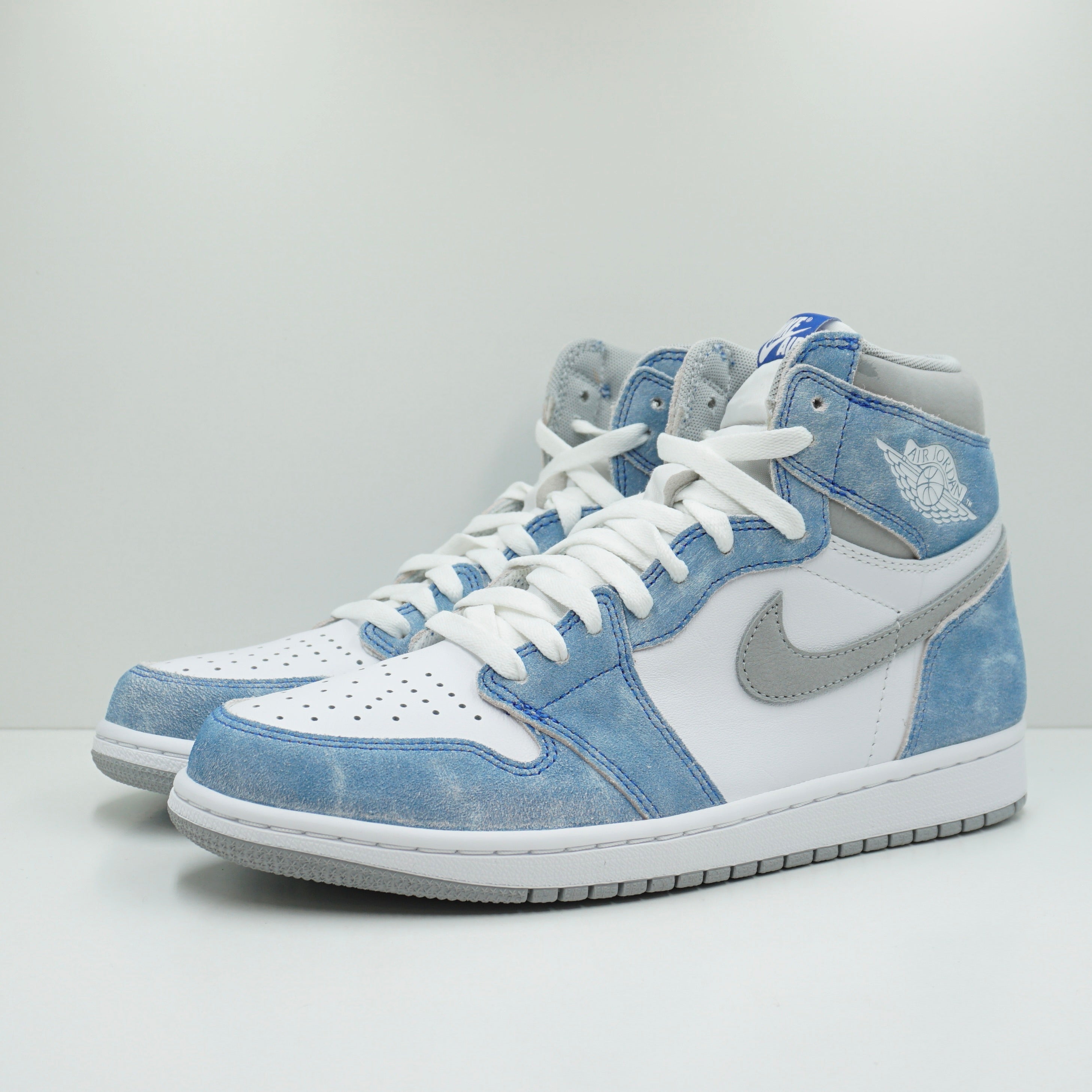 Jordan 1 Retro High Hyper Royal Smoke Grey
