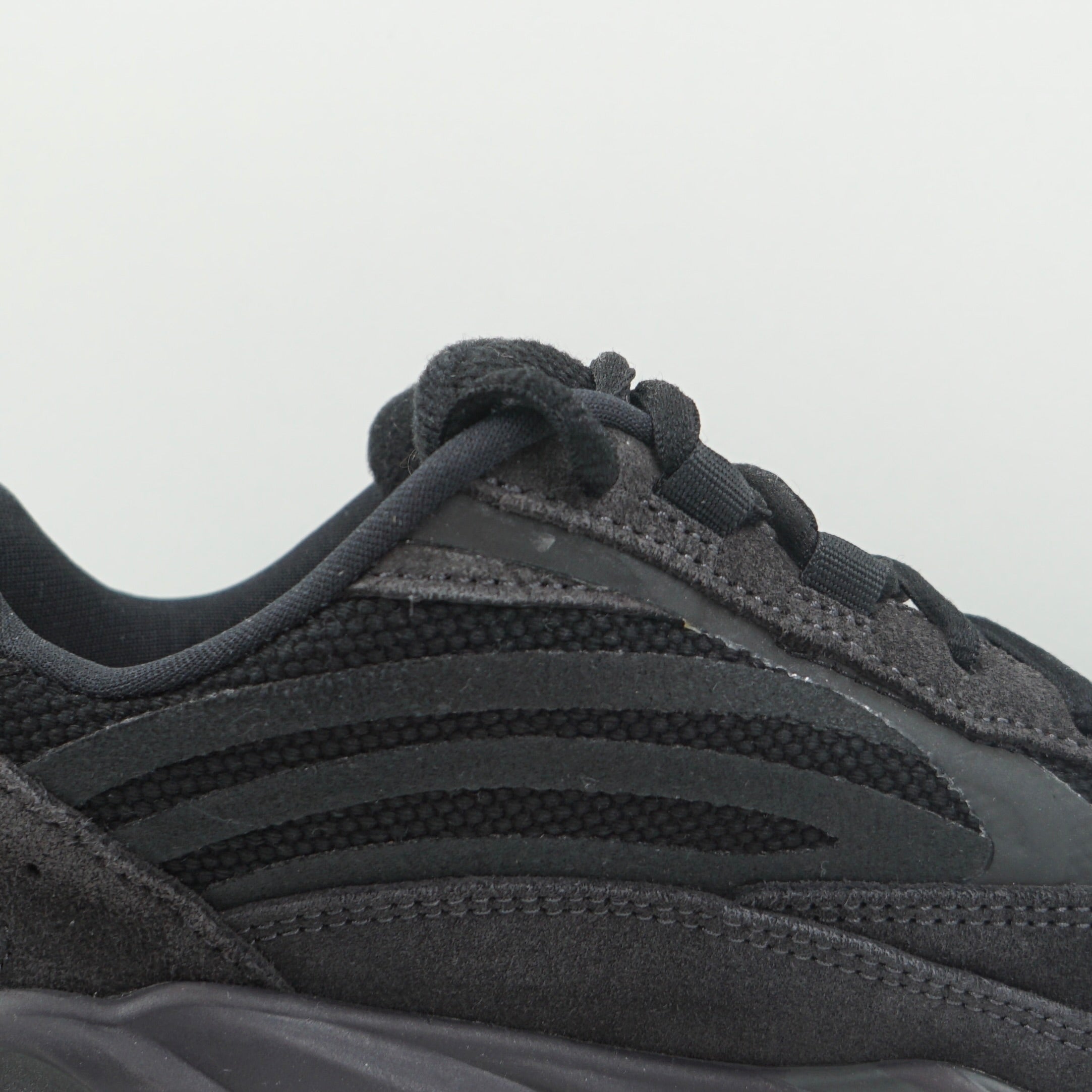 Adidas Yeezy Boost 700 V2 Vanta