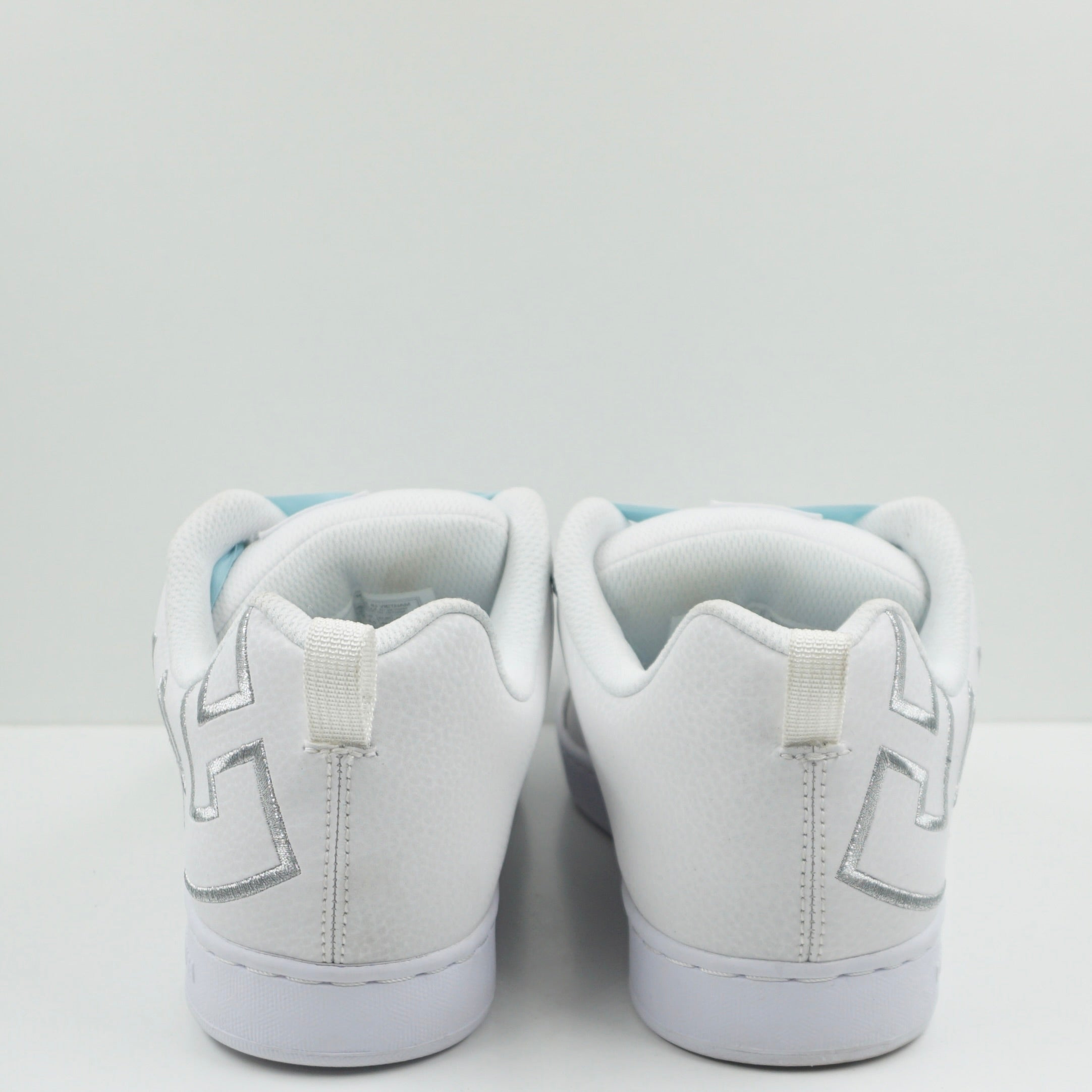 DC Court Graffik White Smooth (W)