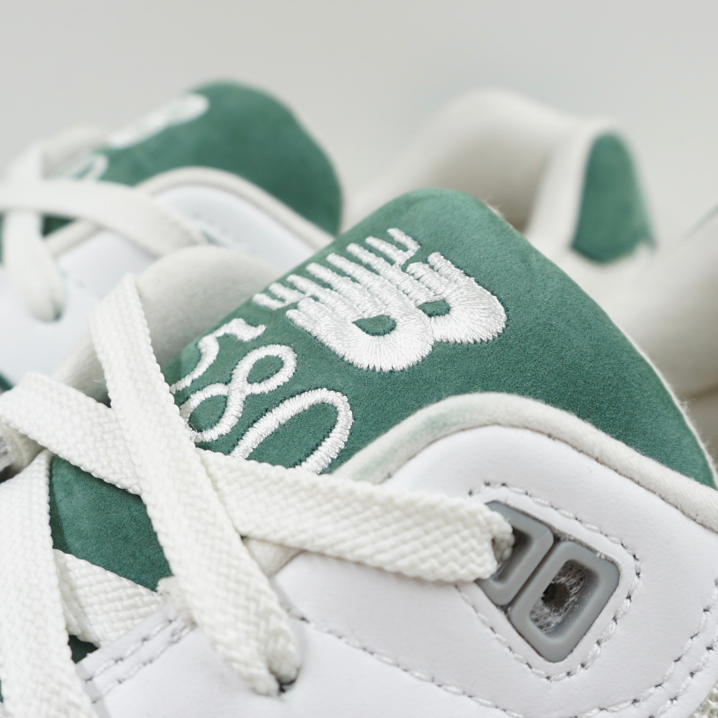 New Balance 580 White Nightwatch Green