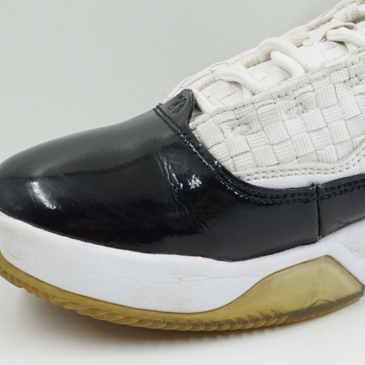 Jordan Max Aura 2 White Black Gym Red