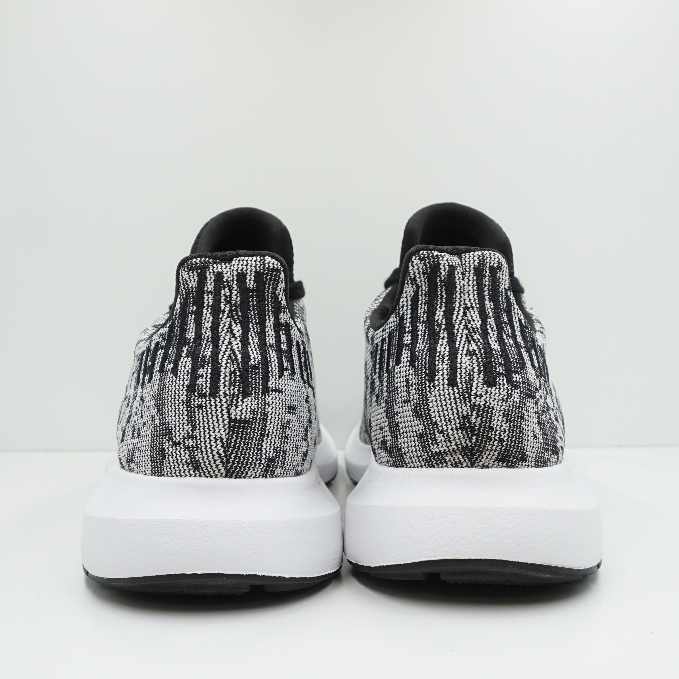 Adidas Swift Run 22 Black White