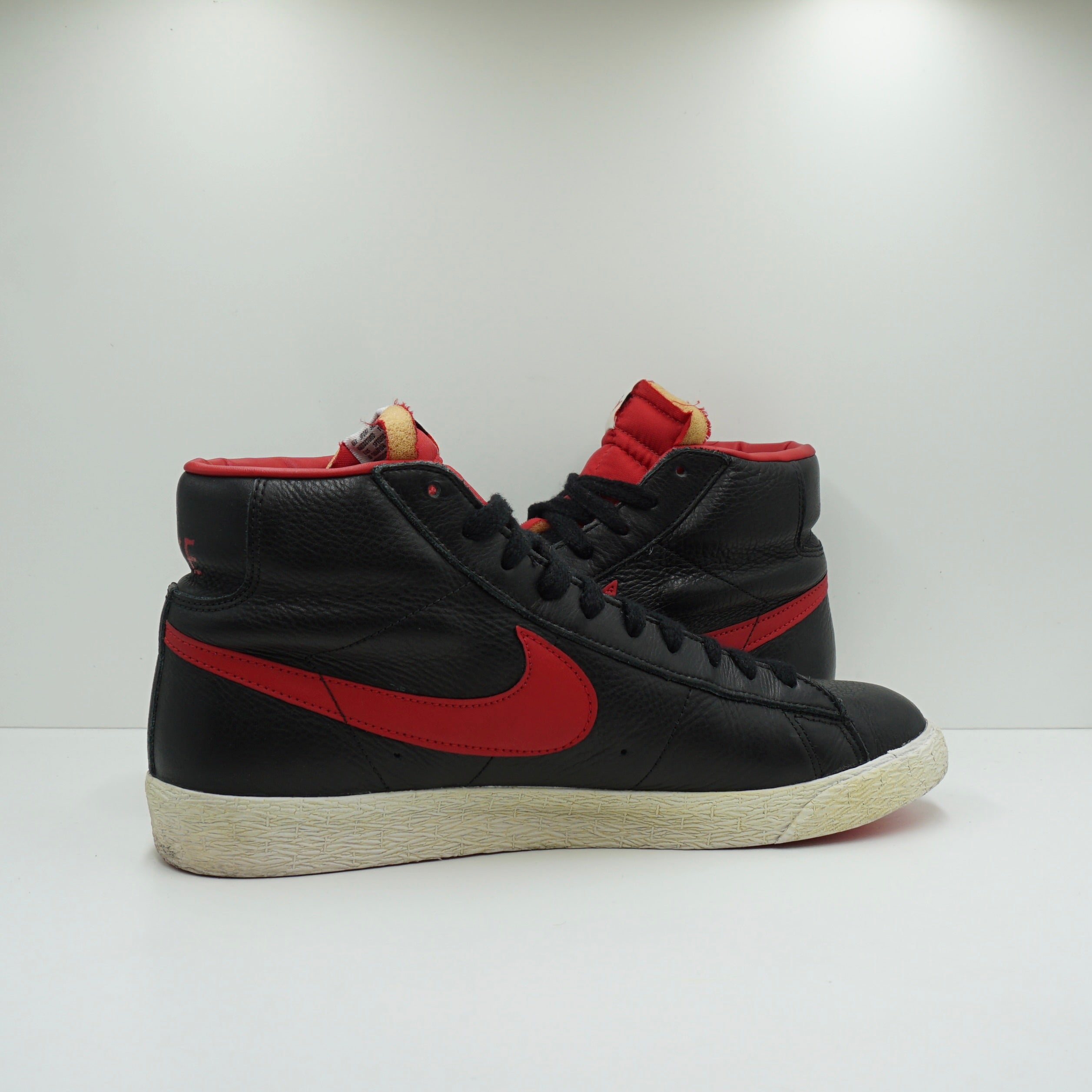 Nike Blazer Mid Premium Black Red