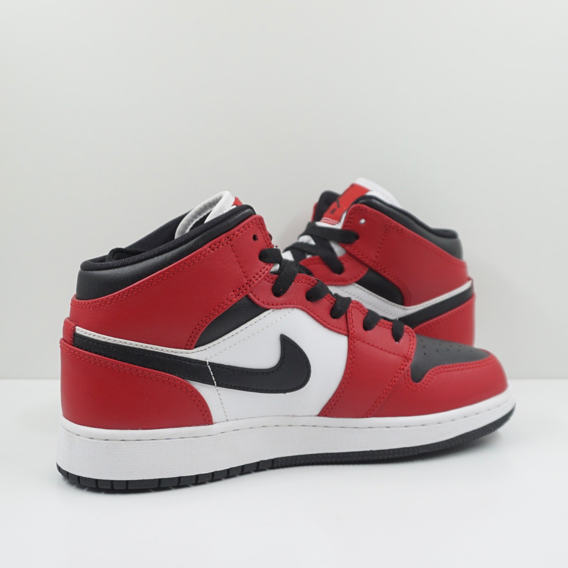 Jordan 1 Mid Chicago Black Toe (GS)