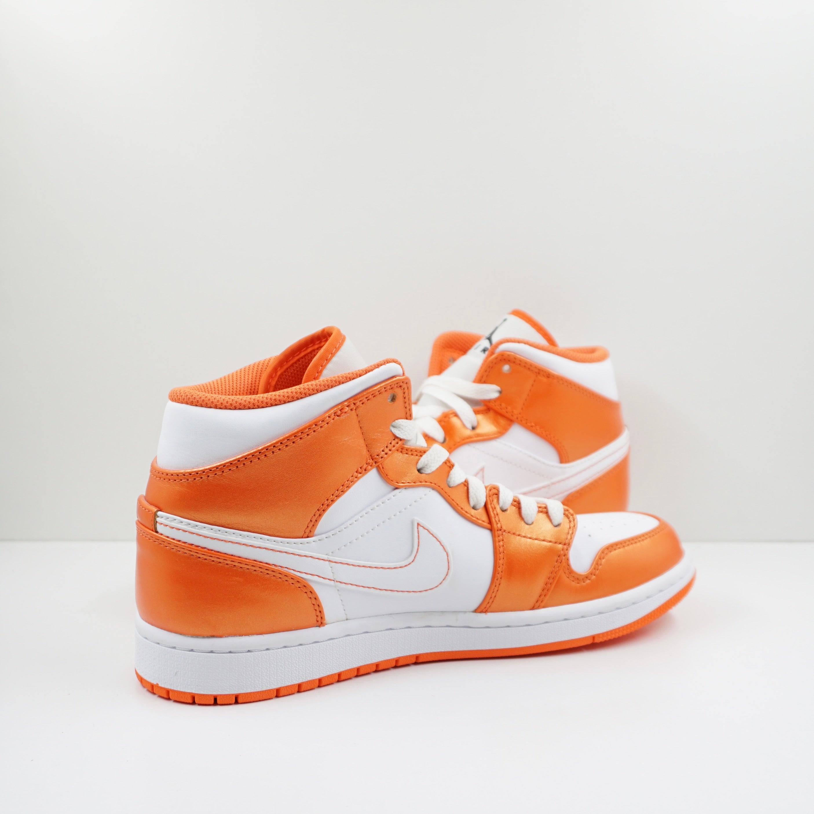 Jordan 1 Mid Metallic Orange