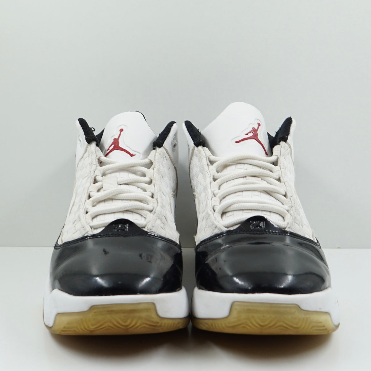 Jordan Max Aura 2 White Black Gym Red