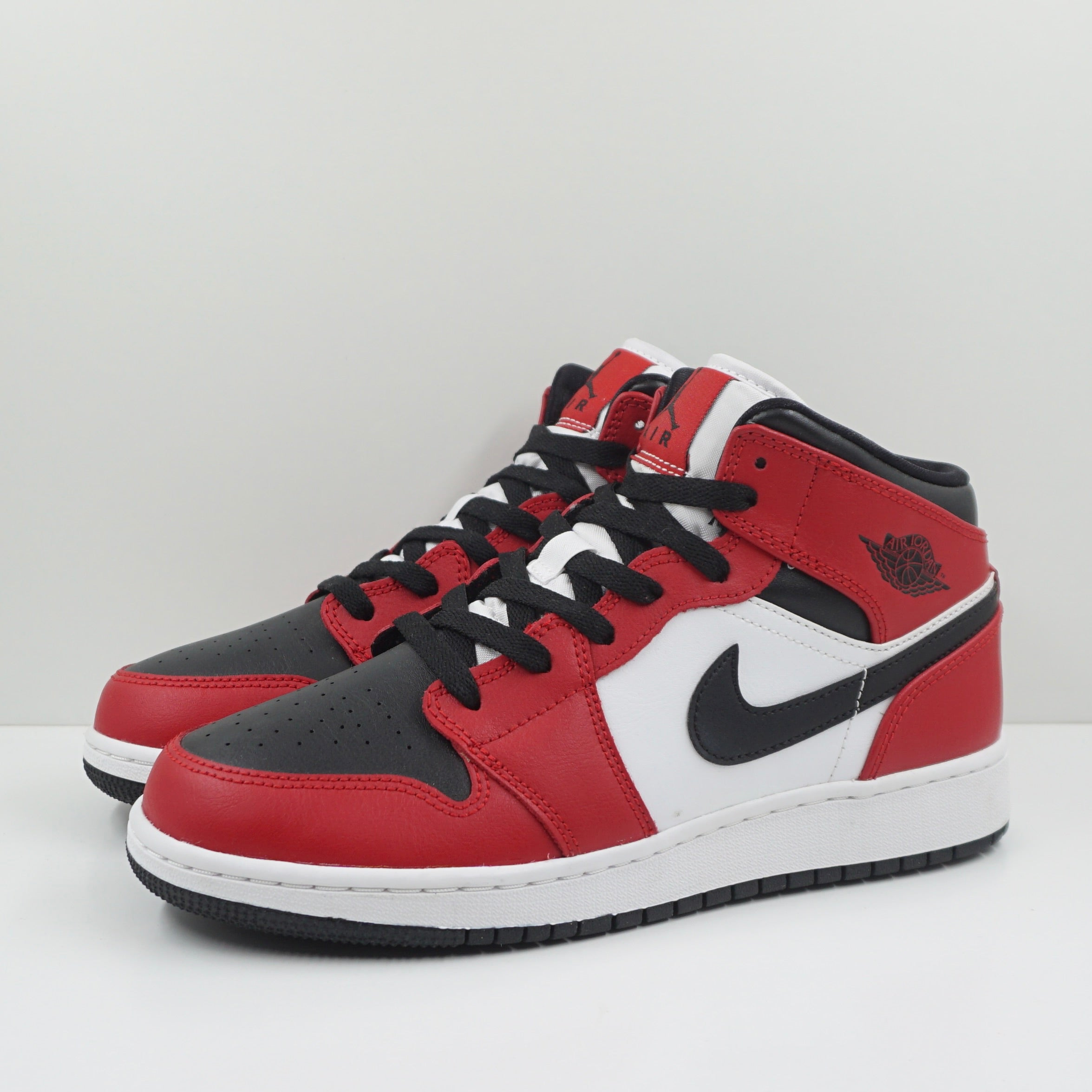 Jordan 1 Mid Chicago Black Toe (GS)