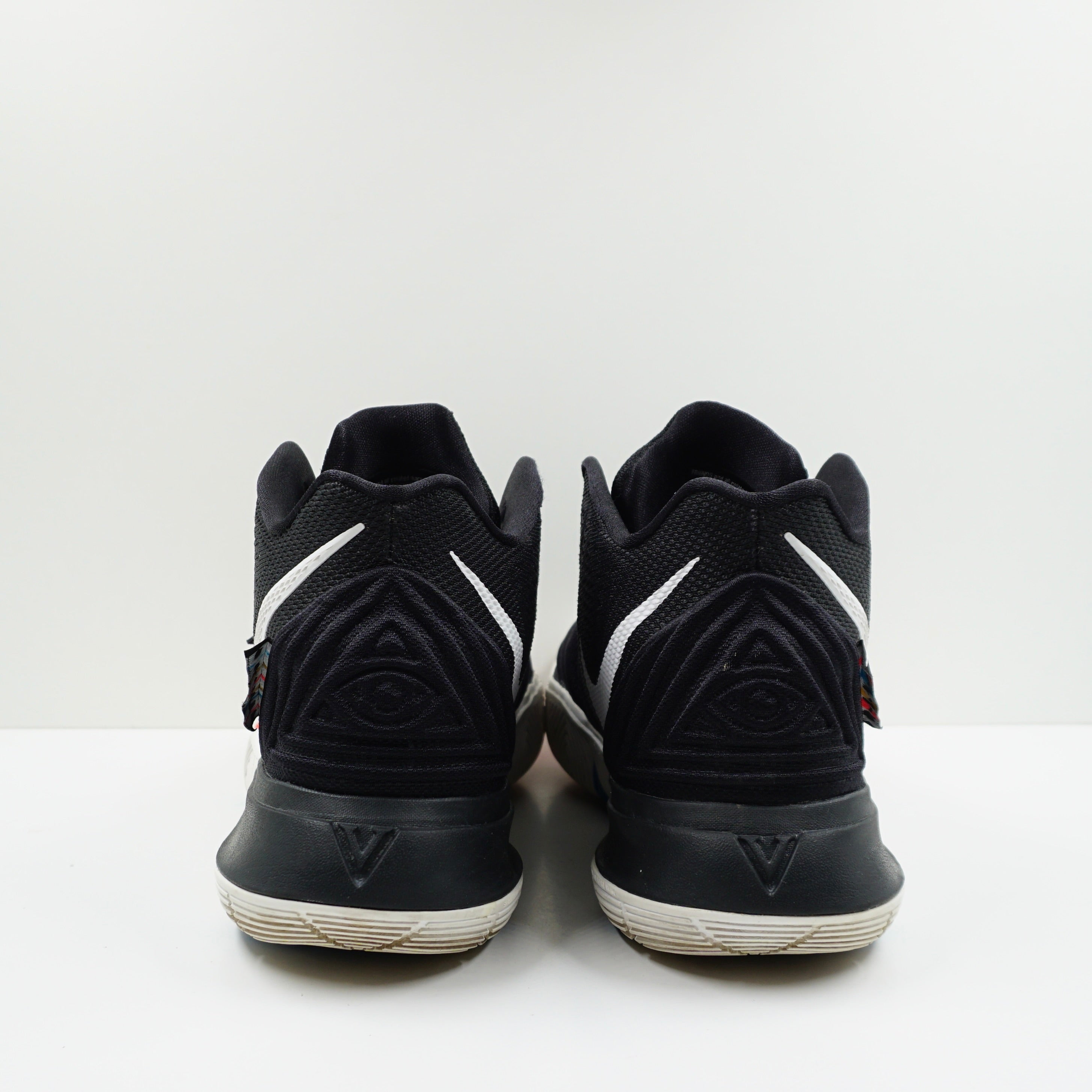 Nike Kyrie 5 Friends