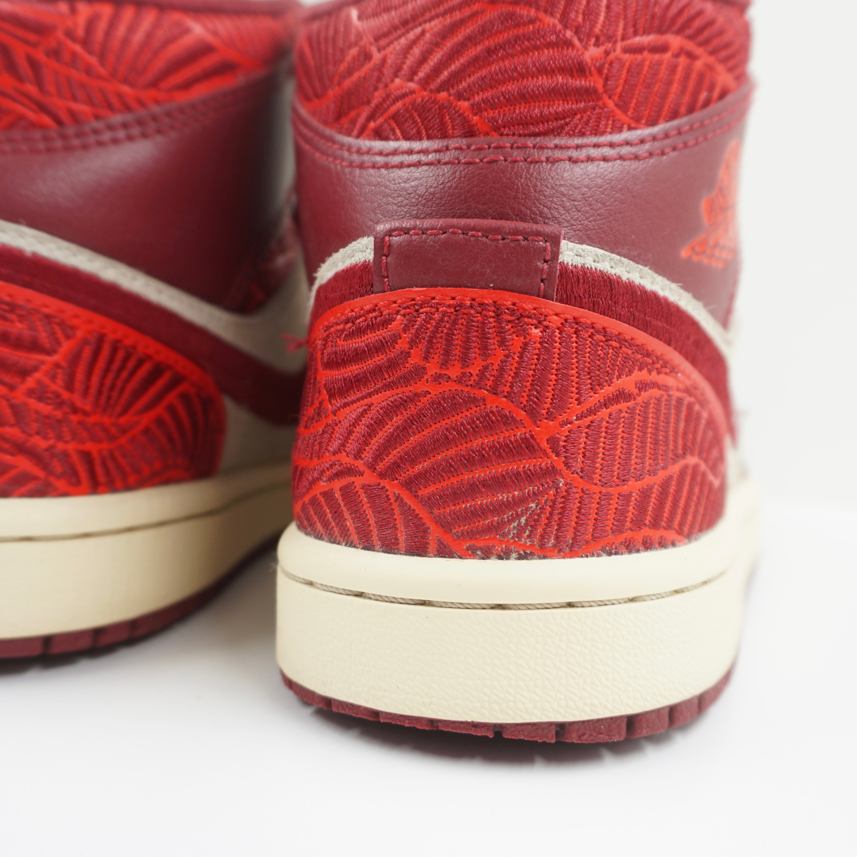 Jordan 1 Mid SE Tiki Leaf Team Red (W)