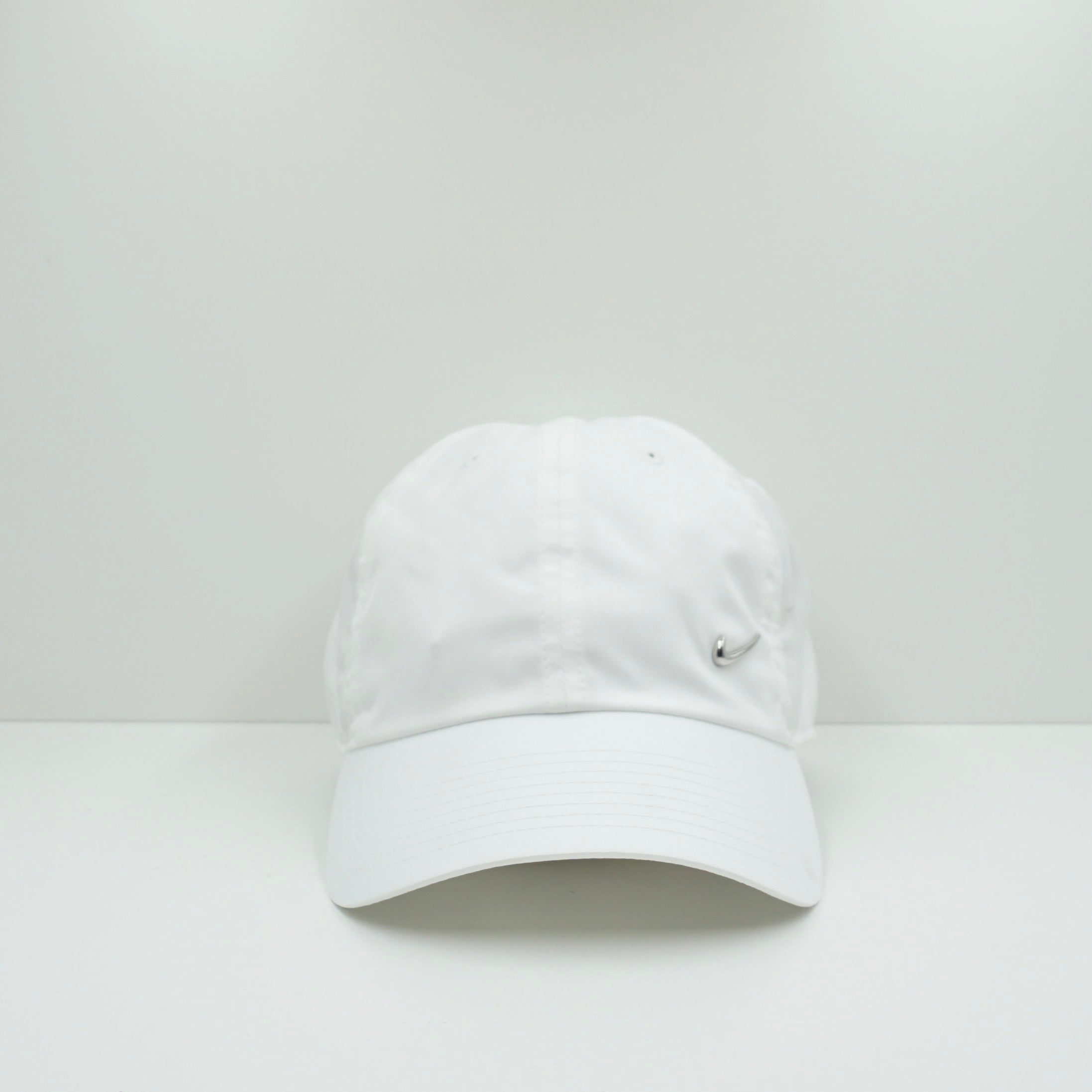 Nike Dri-FIT Metal Swoosh White Cap