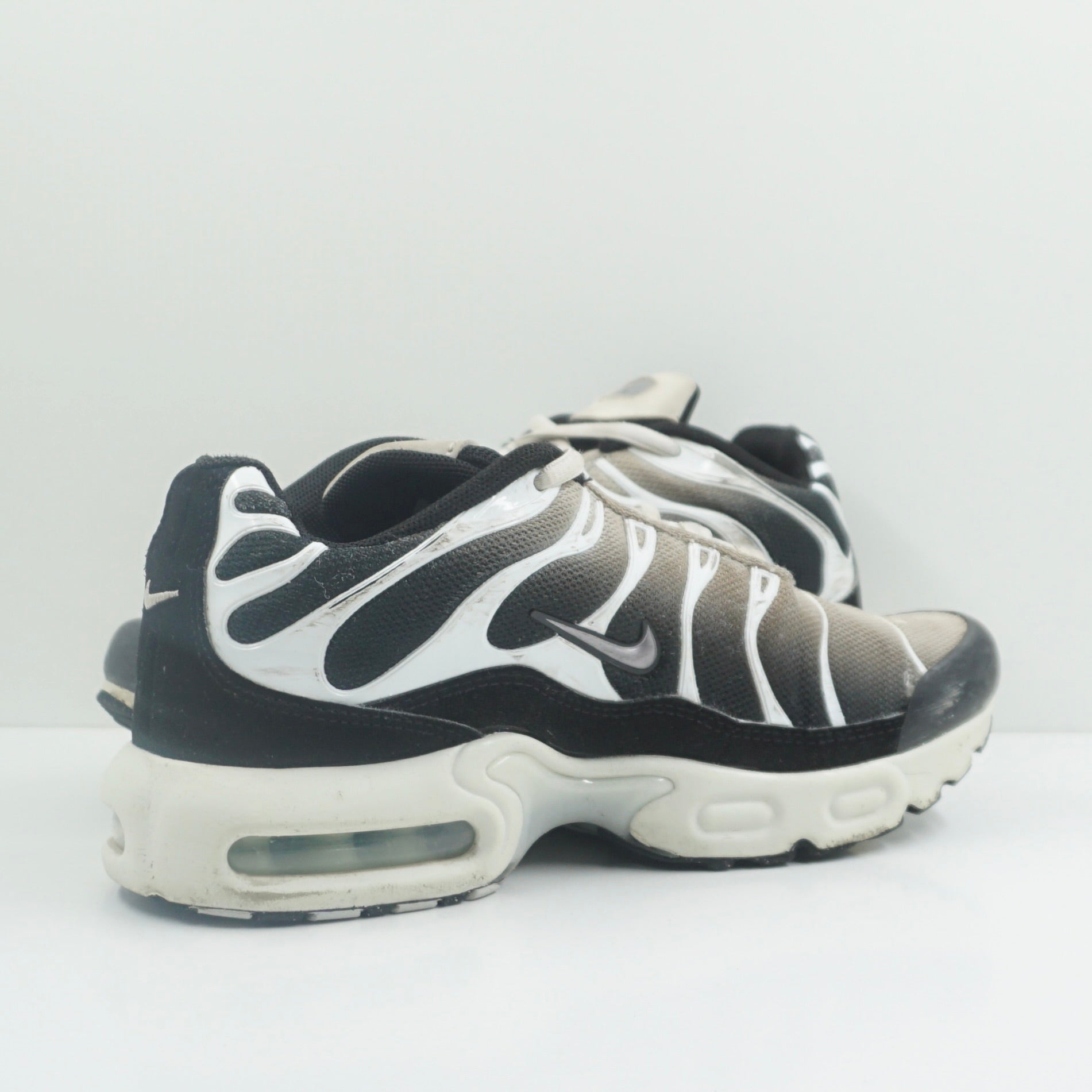Nike Air Max PlusBlack White Sail Metallic Cool Grey (PS)