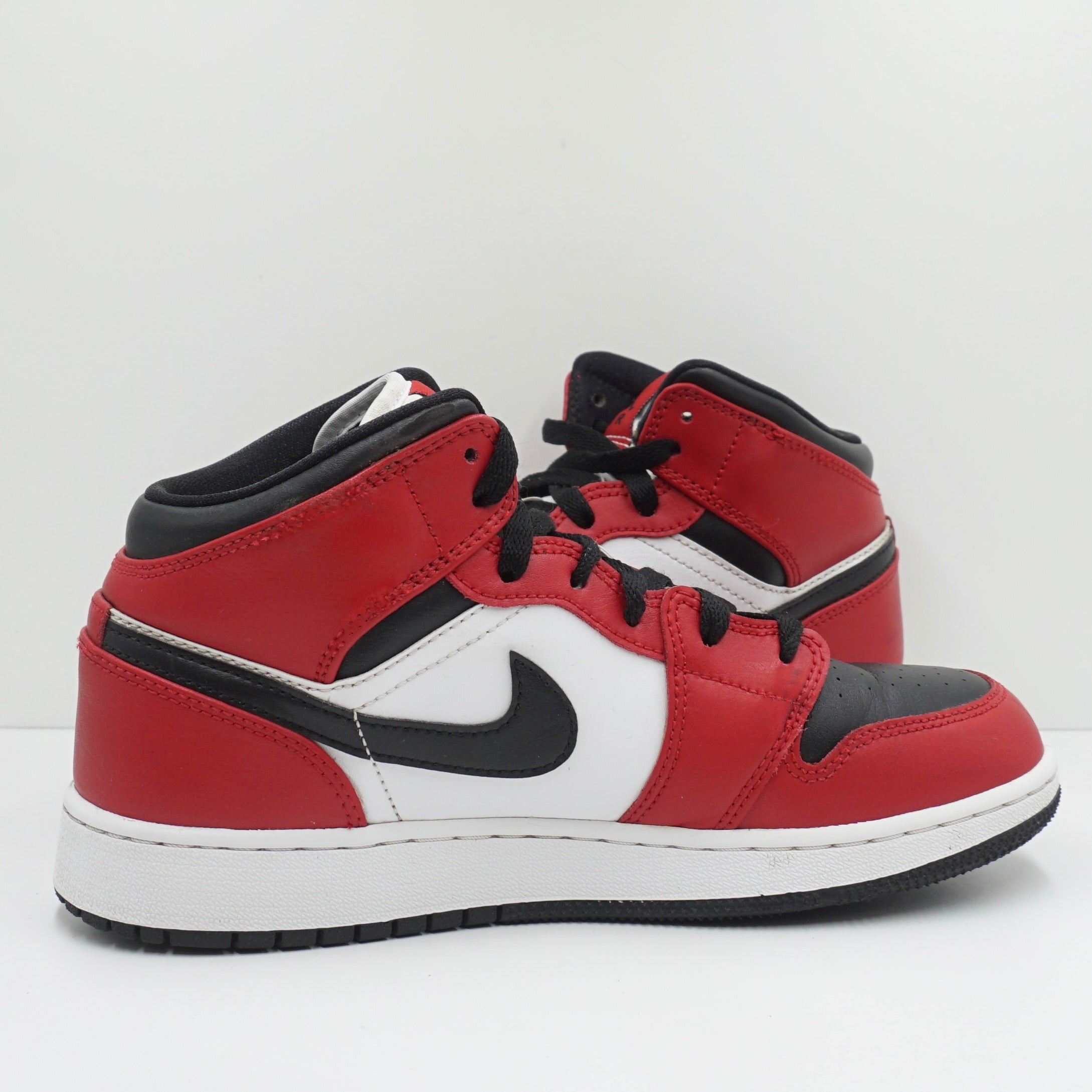 Jordan 1 Mid Chicago Black Toe (GS)