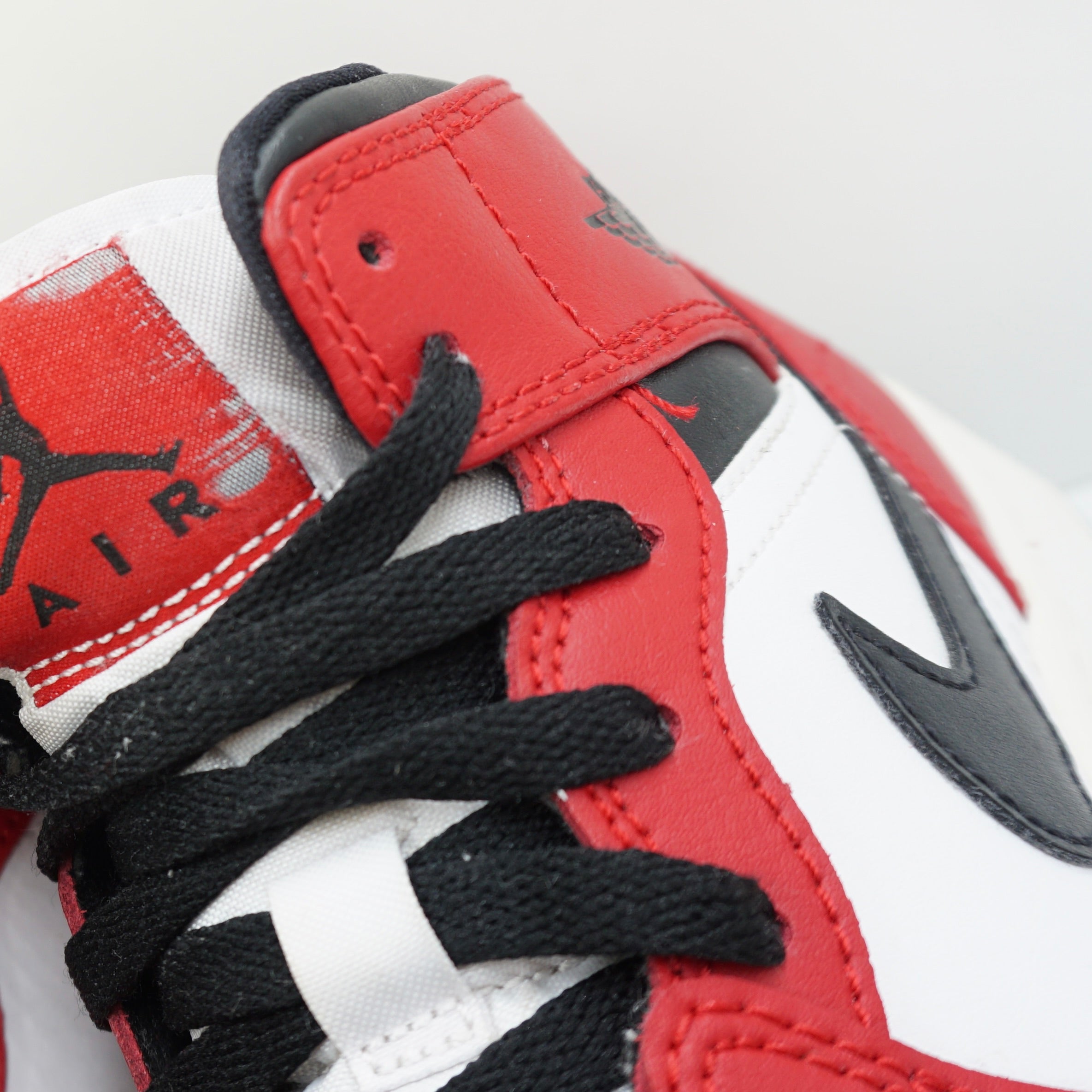Jordan 1 Mid Chicago Black Toe (GS)
