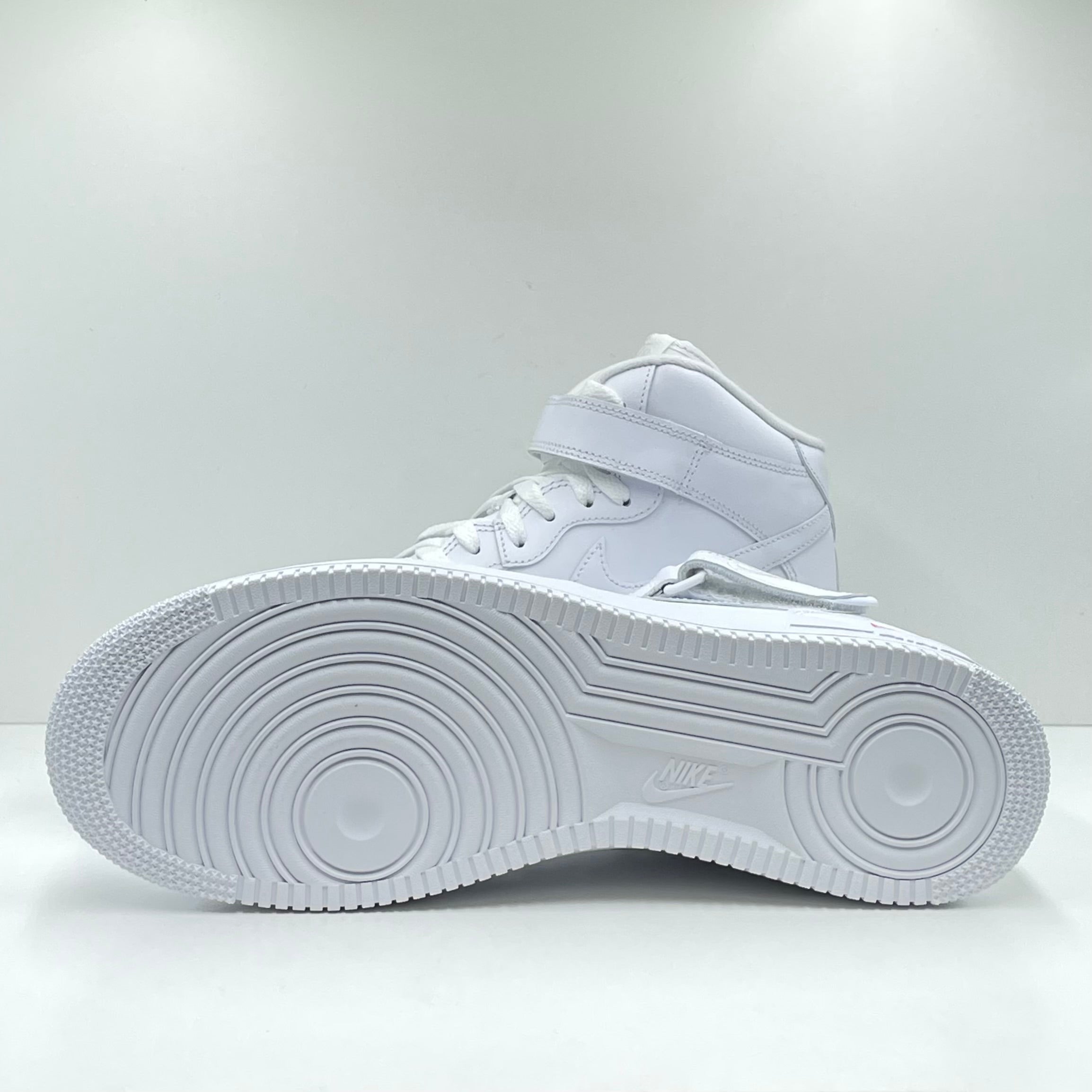 Nike Air Force 1 Mid Supreme White