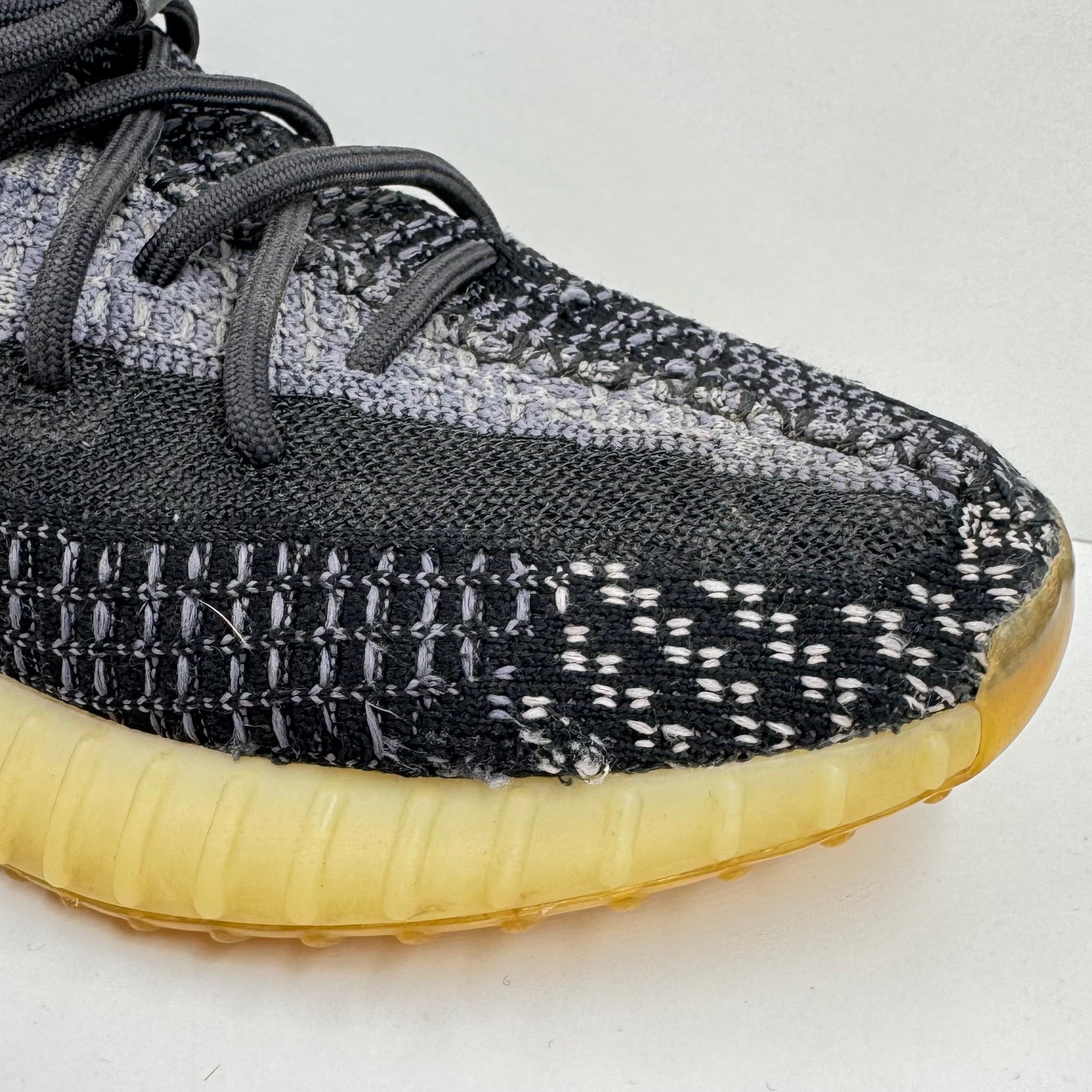 Adidas Yeezy Boost 350 V2 Carbon