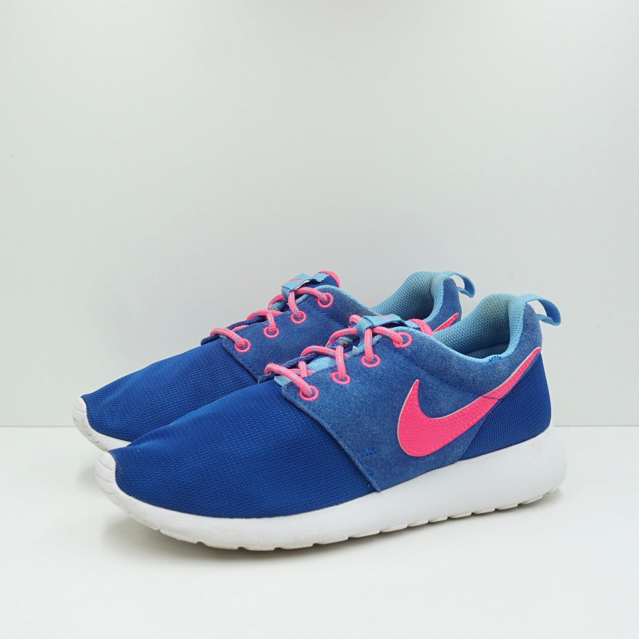 Pink roshe discount run