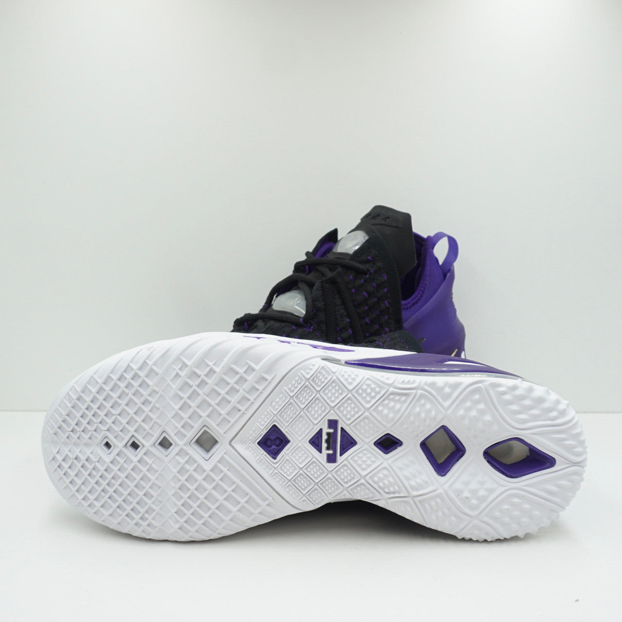 Nike LeBron 18 Lakers