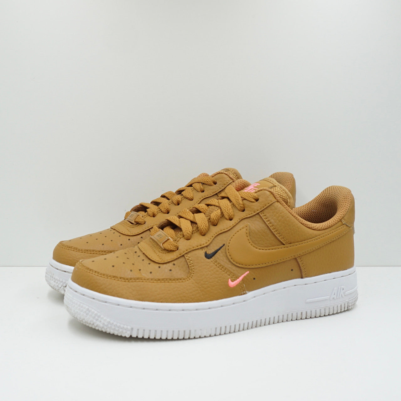 Nike Air Force 1 Low '07 Essential Wheat Mini Swoosh (W)