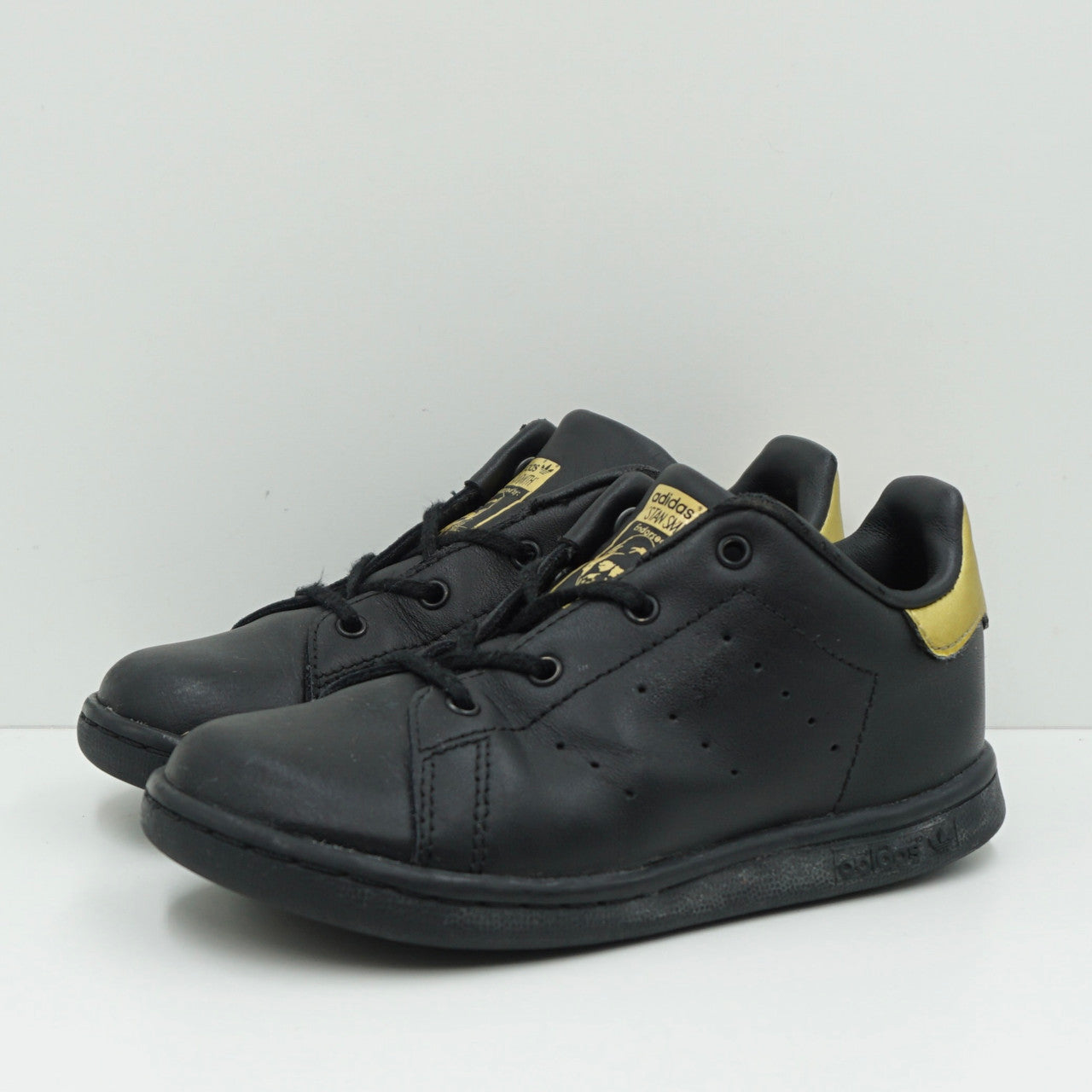 Adidas stan smith 2025 black and gold