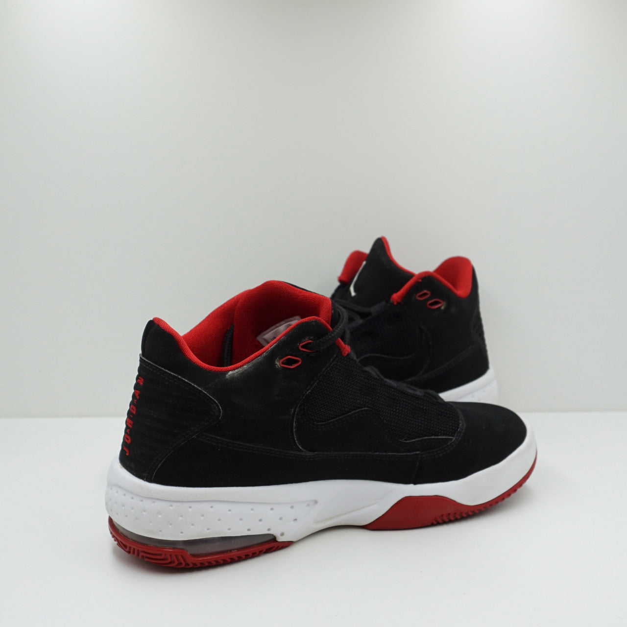 Jordan Max Aura 2 Black Gym Red (GS)