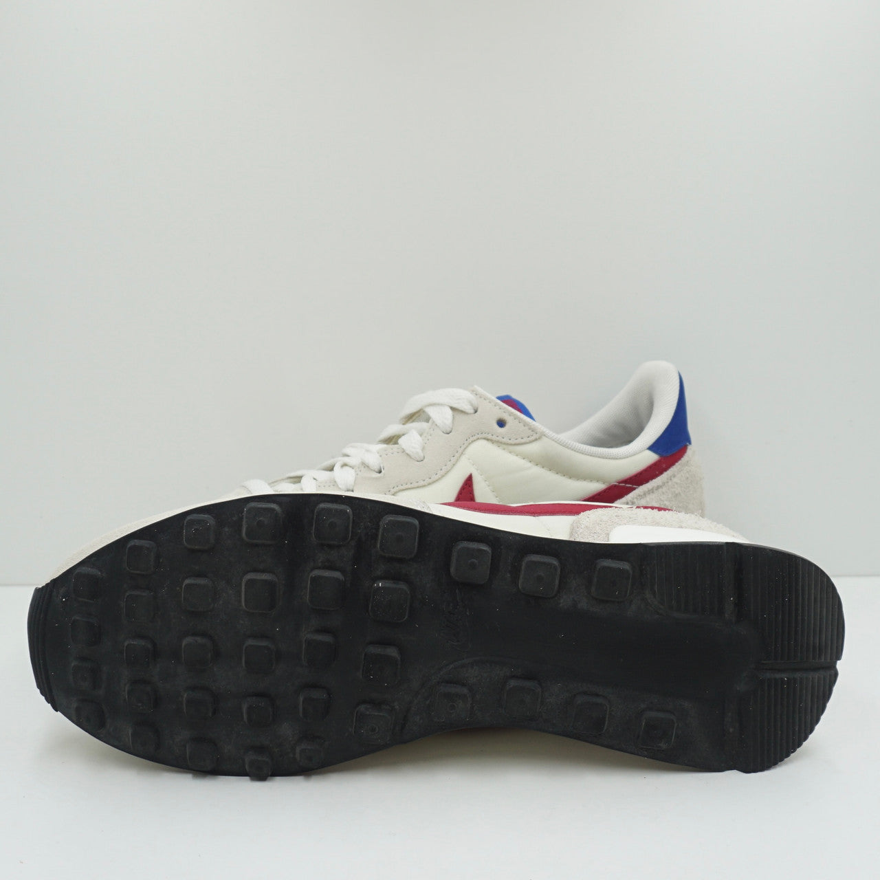 Nike Internationalist Summit White/Noble Red (W)