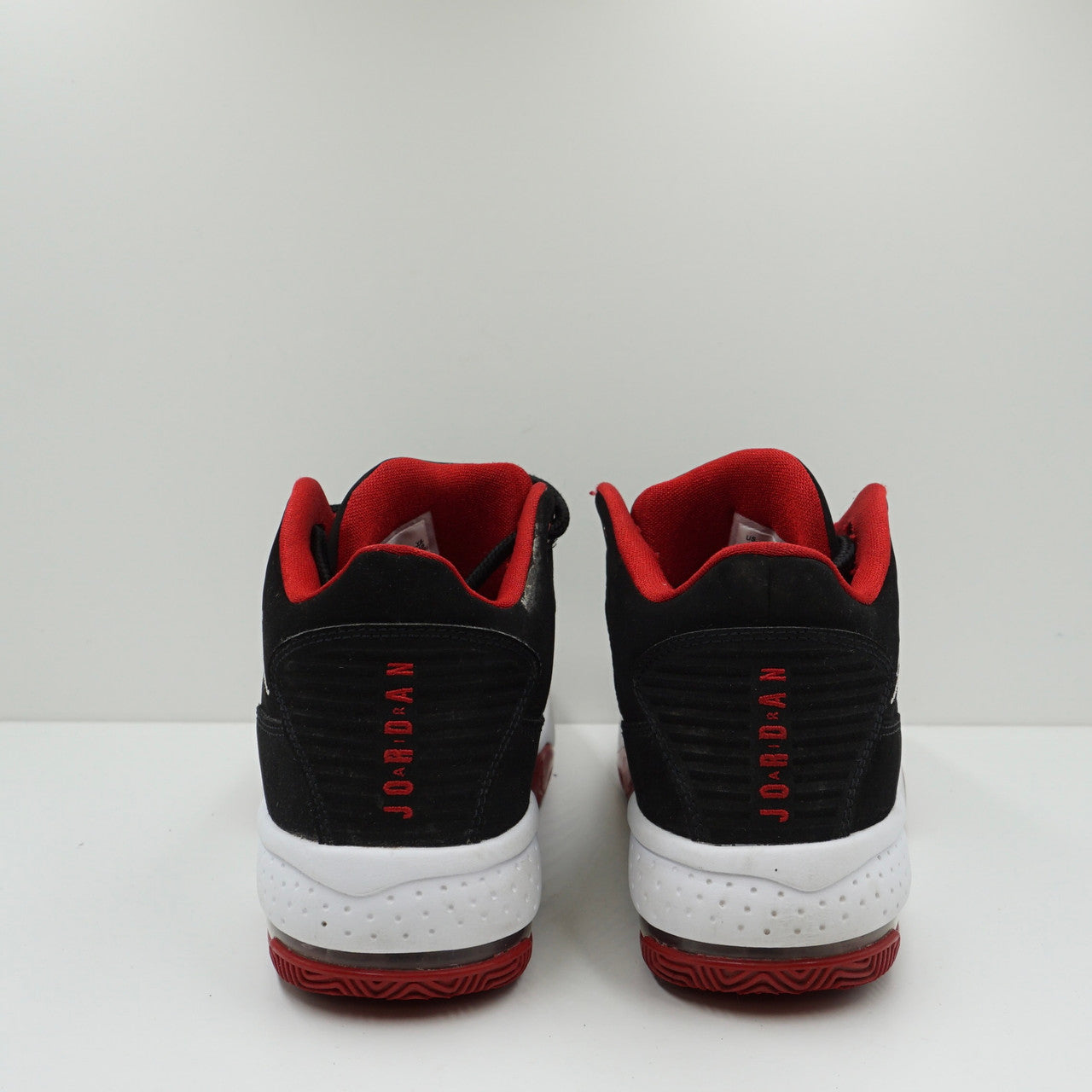 Jordan Max Aura 2 Black Gym Red (GS)
