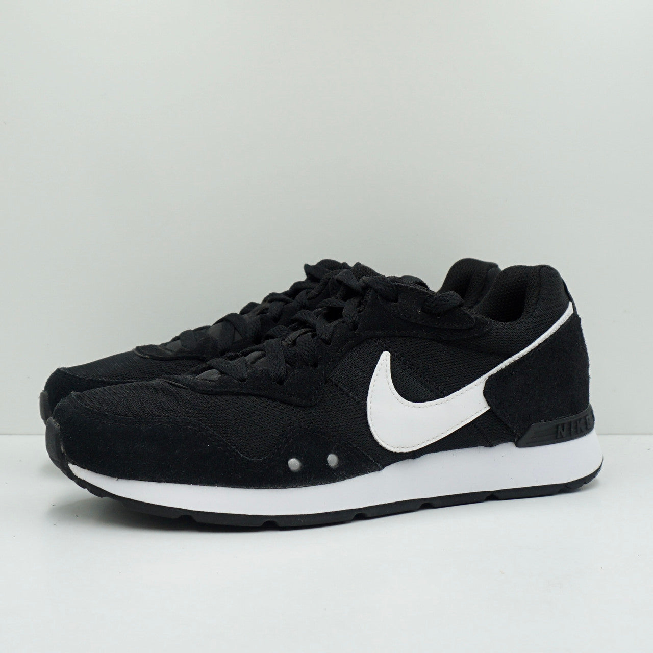 Nike Venture Runner Black (W)