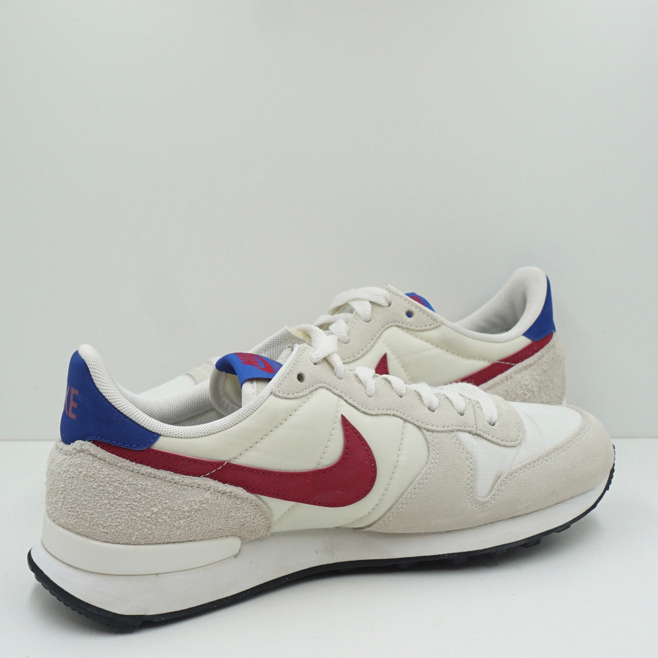 Nike Internationalist Summit White/Noble Red (W)