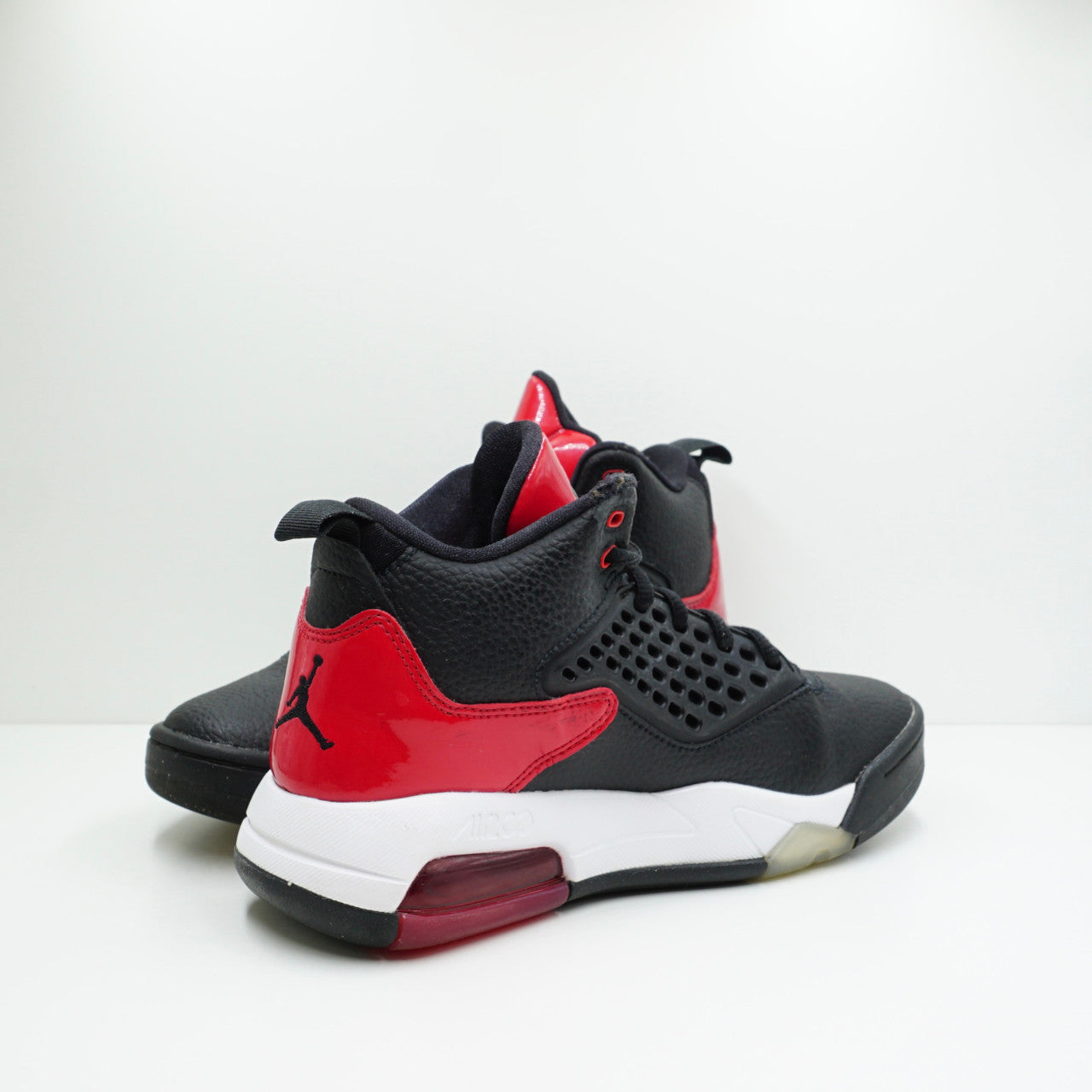 Jordan Maxin 200 Black Gym Red