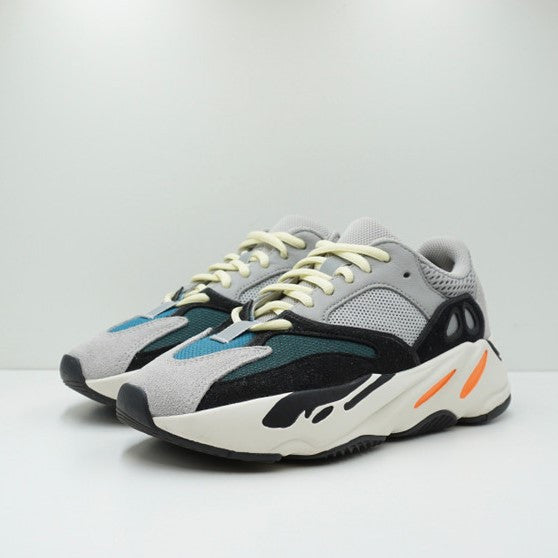 Yeezy 700 online second hand