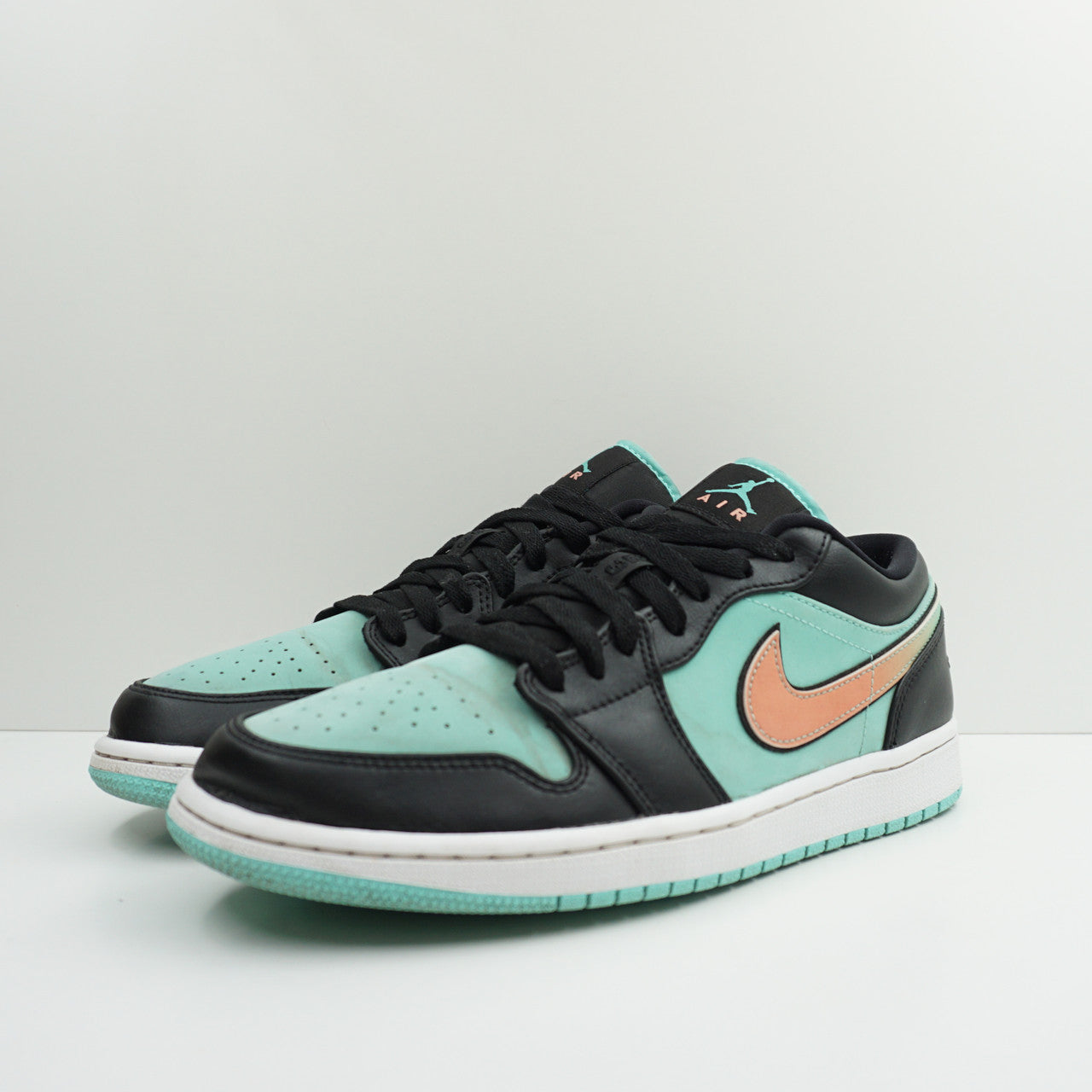 Jordan 1 Low SE Tropical Twist