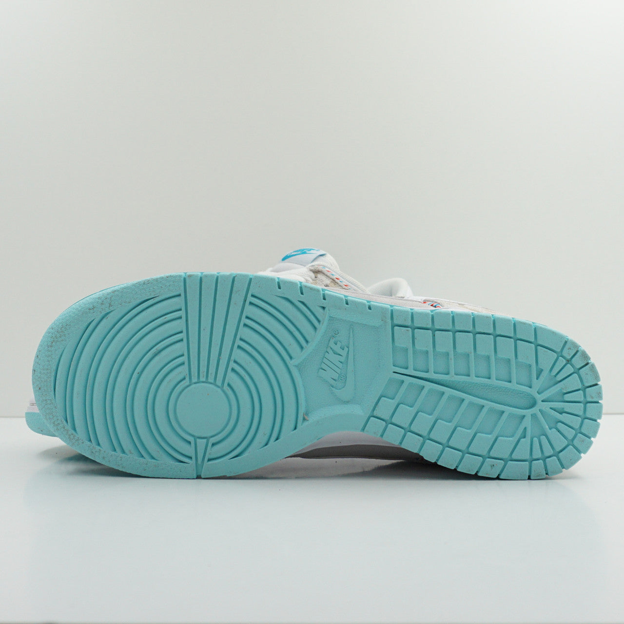 Nike Dunk Low SE Barber Shop Grey