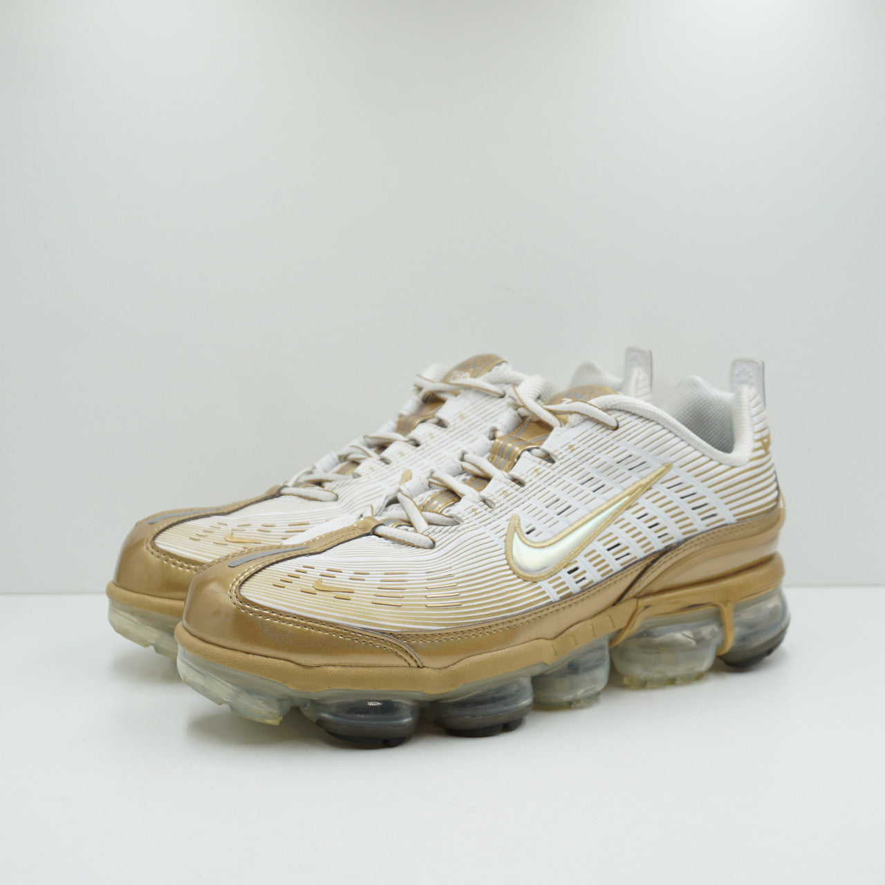 vapormax se white university gold